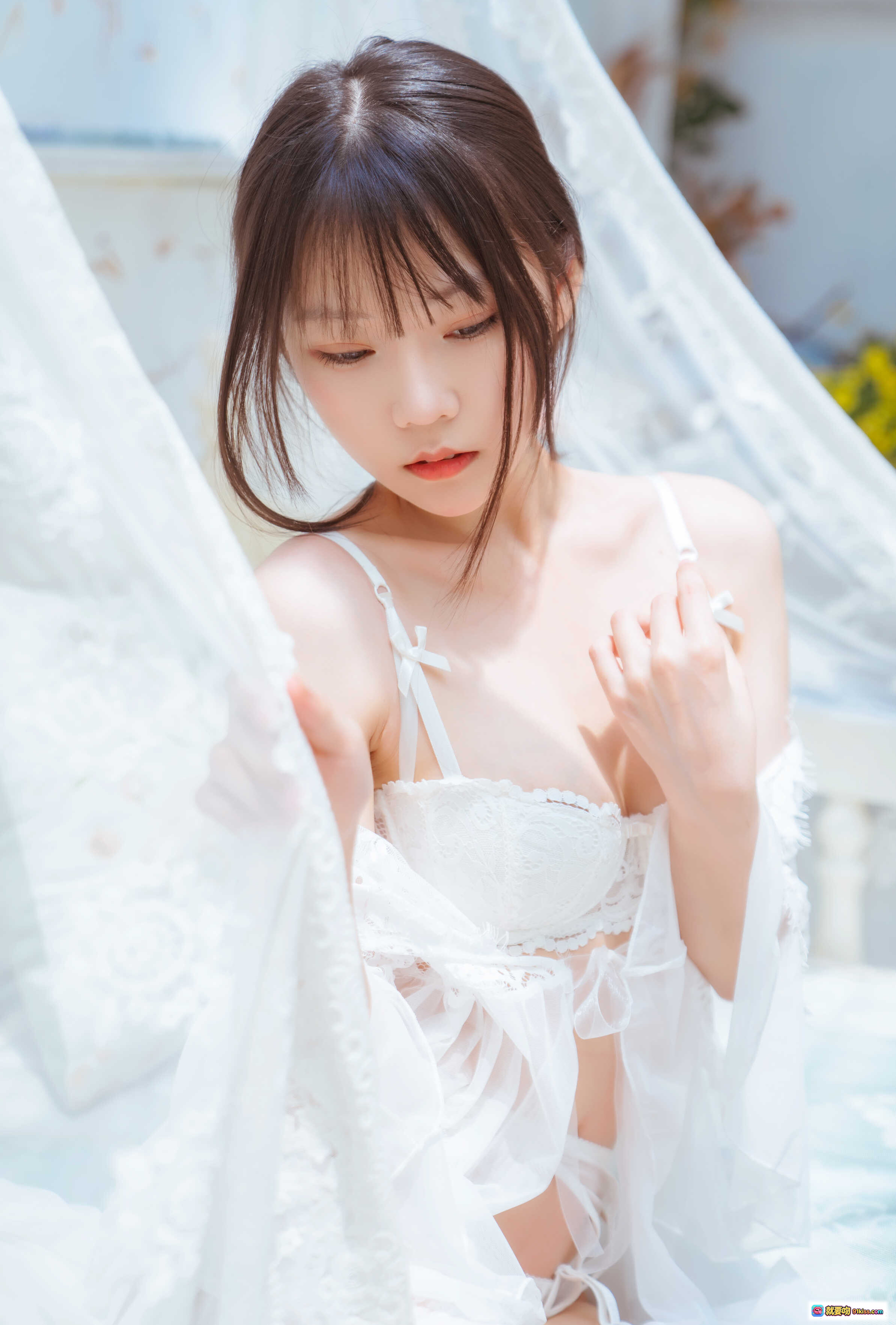 香草喵露露NO.001玻璃房少女写真集 白色蕾丝内衣 清纯甜美风 室内私房摄影 76P高清图包 - 就要吻