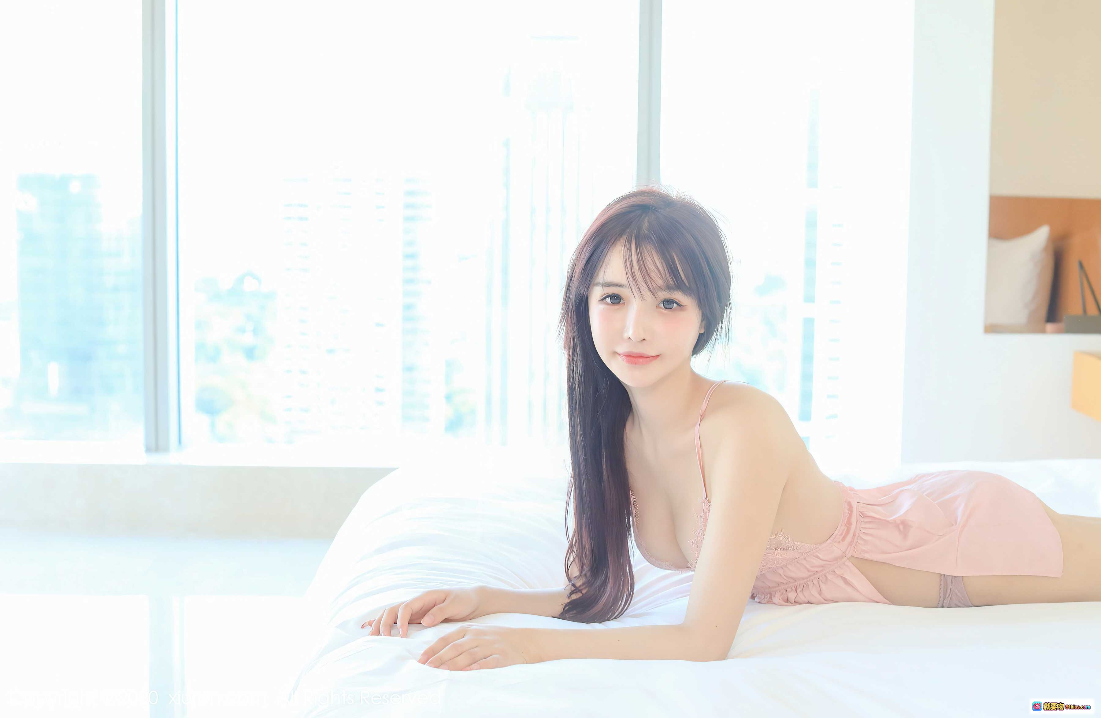 图片[8] - 南初妹妹粉色蕾丝吊带睡衣写真 | 秀人网2020.10.19 No.2666 | 窗边柔光美拍 | 优雅性感私房风 - 就要吻