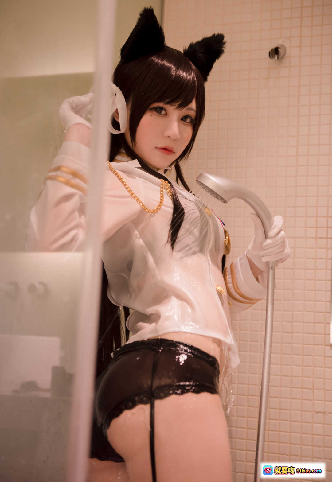 图片[4] - 白神泱NO.005浴缸cosplay写真｜猫耳黑发少女｜白色透视制服｜金色链条装饰｜精致妆容与蝴蝶结发饰 - 就要吻