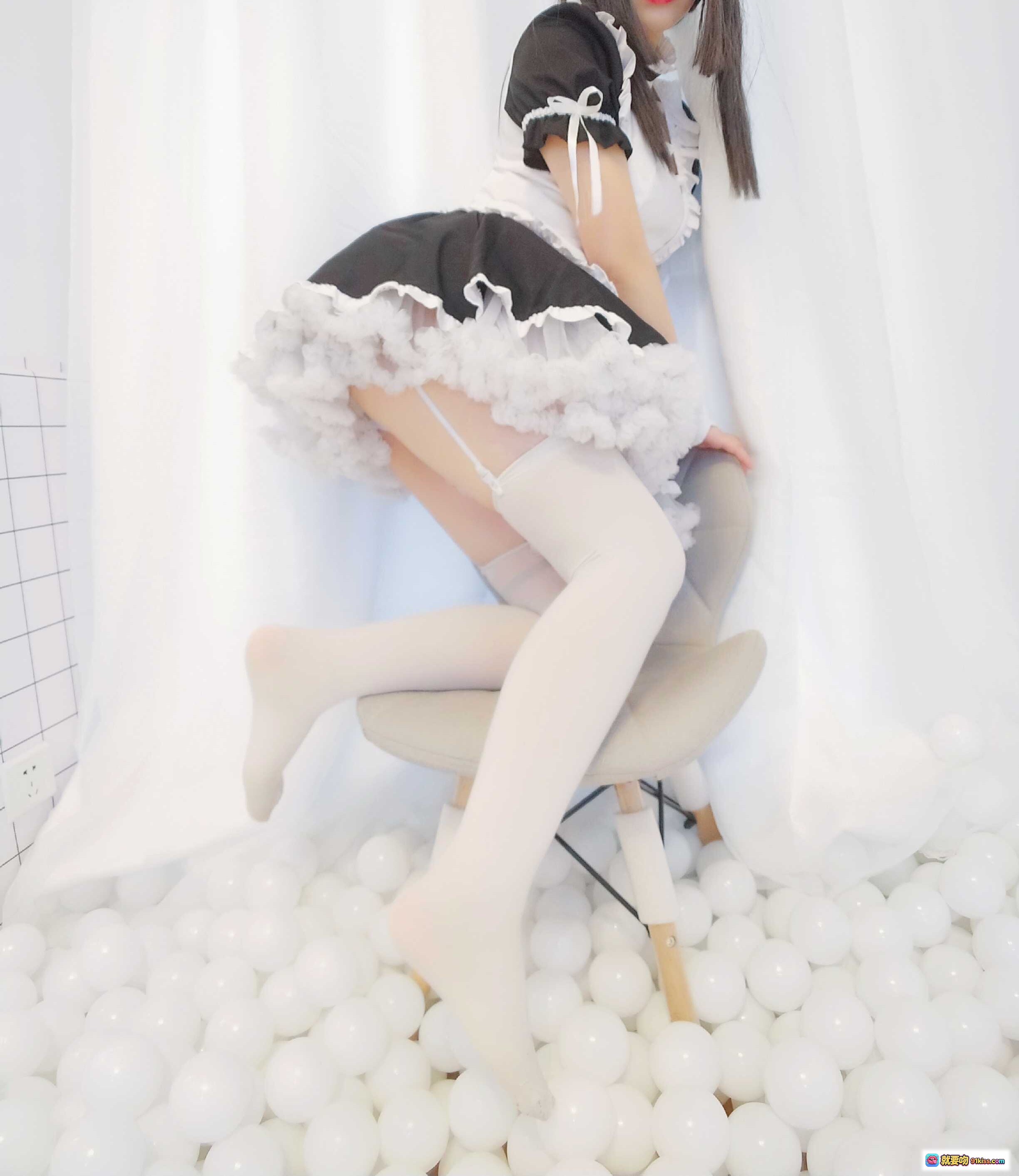 图片[1] - 古川NO.032穹妹女仆装写真 白丝长腿蕾丝短裙球池坐姿性感可爱27P高清图集 - 就要吻