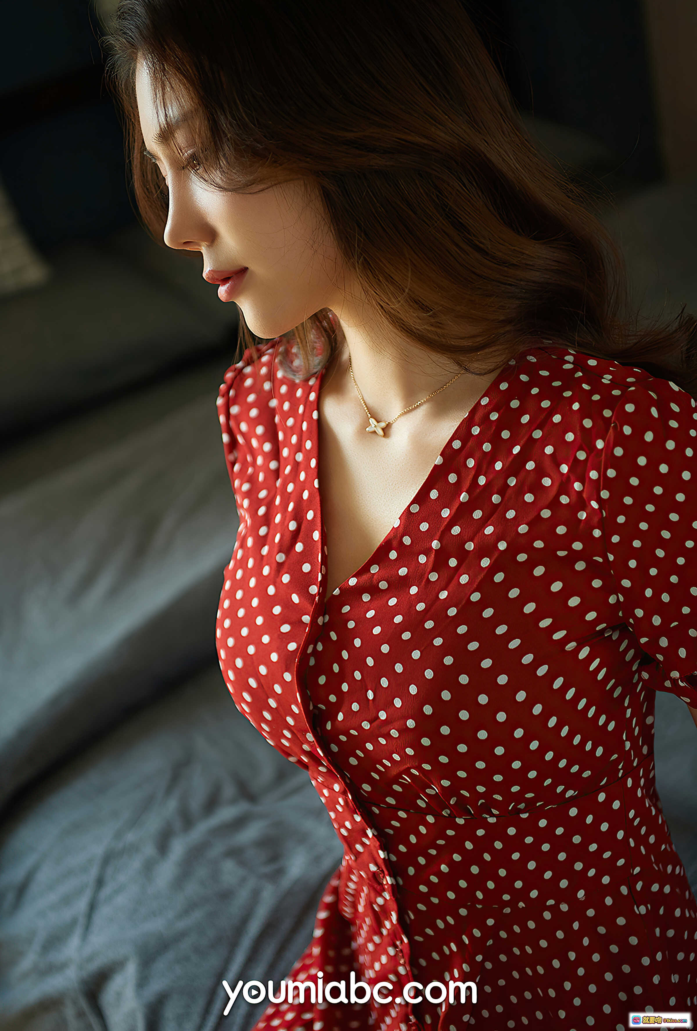 图片[10] - YouMi尤蜜2020.07.16恬色生香如歌写真｜红波点睡袍黑内衣性感私房床照41P高清图集 - 就要吻