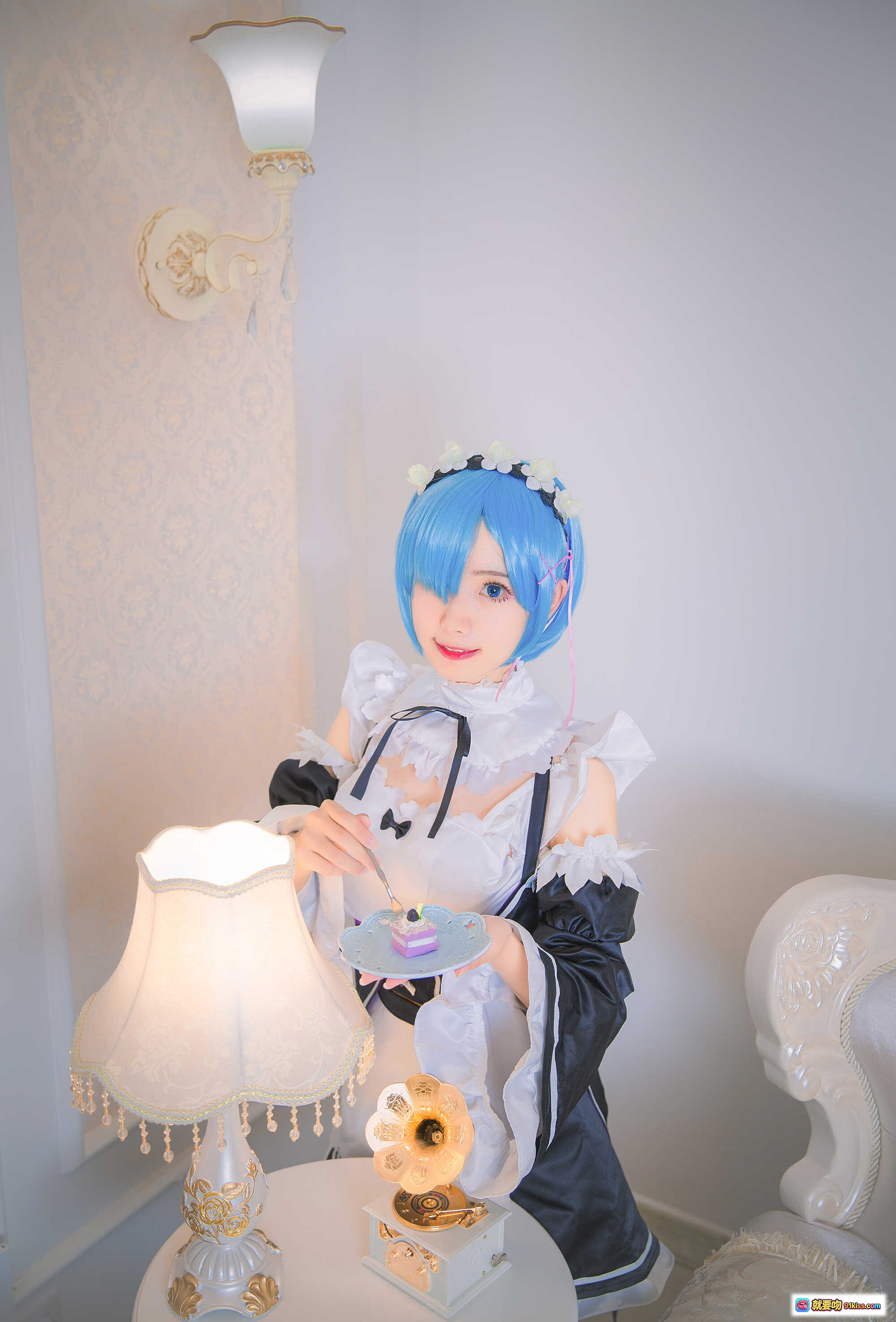 图片[8] - 小野妹子W NO.016 拉姆雷姆Cosplay 蓝发女仆装 甜美躺卧沙发写真 24P高清图集 - 就要吻