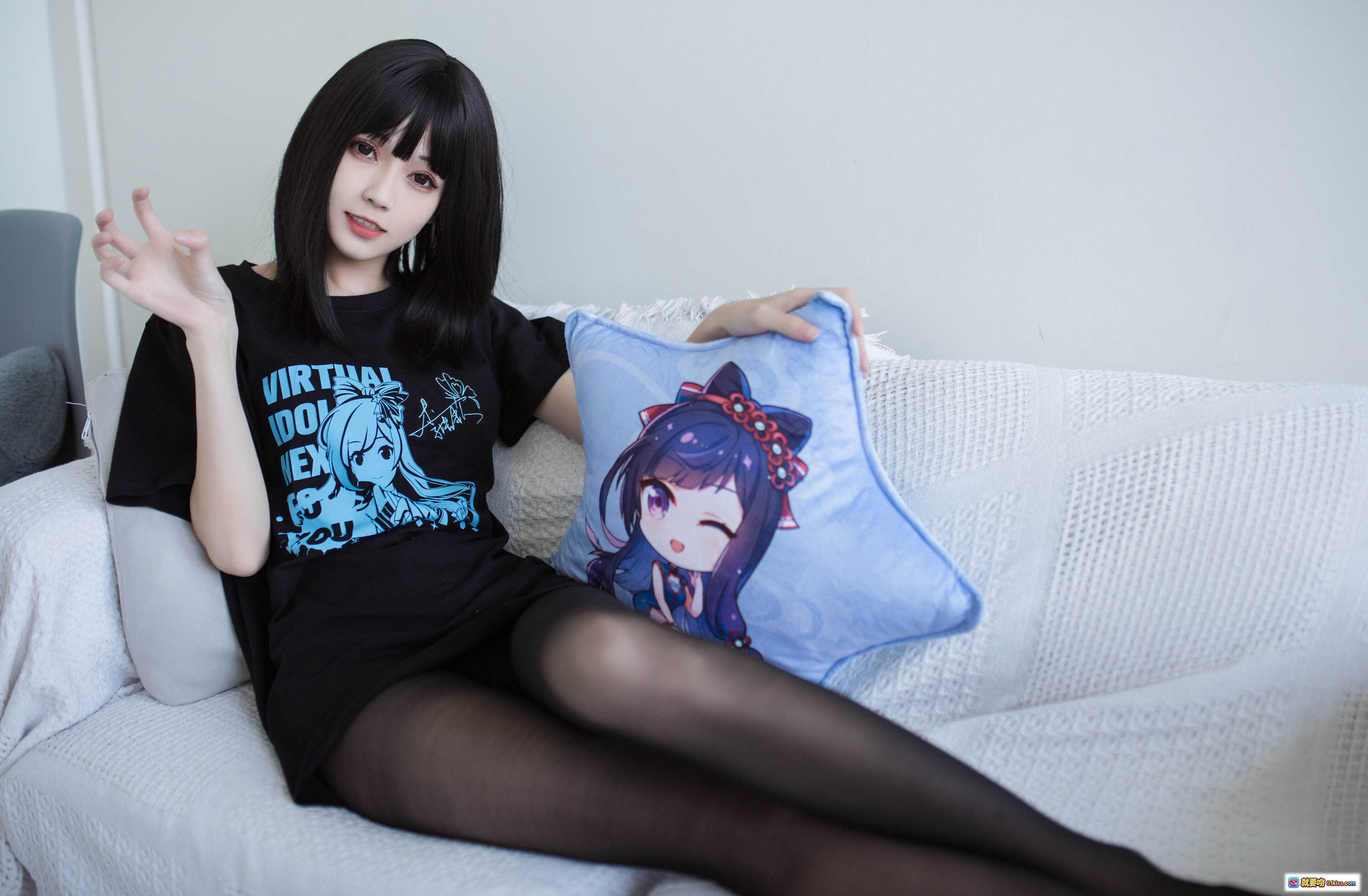 图片[6] - 你的负卿 NO.006 居家私服黑丝美腿写真 10P高清图集 黑T恤动漫印花慵懒风沙发摆拍 - 就要吻