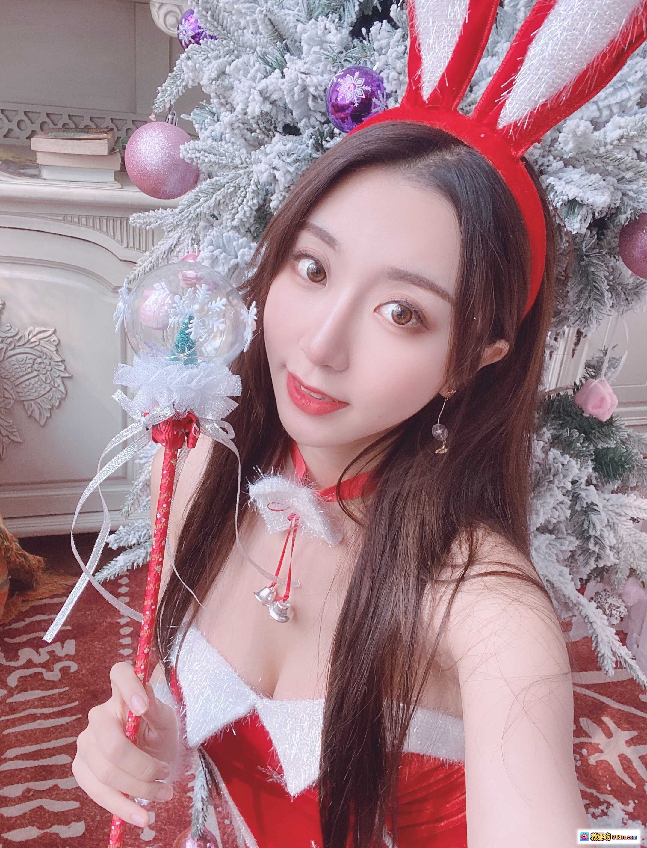 图片[4] - 黑川NO.046圣诞小兔子写真 | 红白兔女郎装+蕾丝白袜+圣诞树场景+复古沙发+少女甜美风 - 就要吻