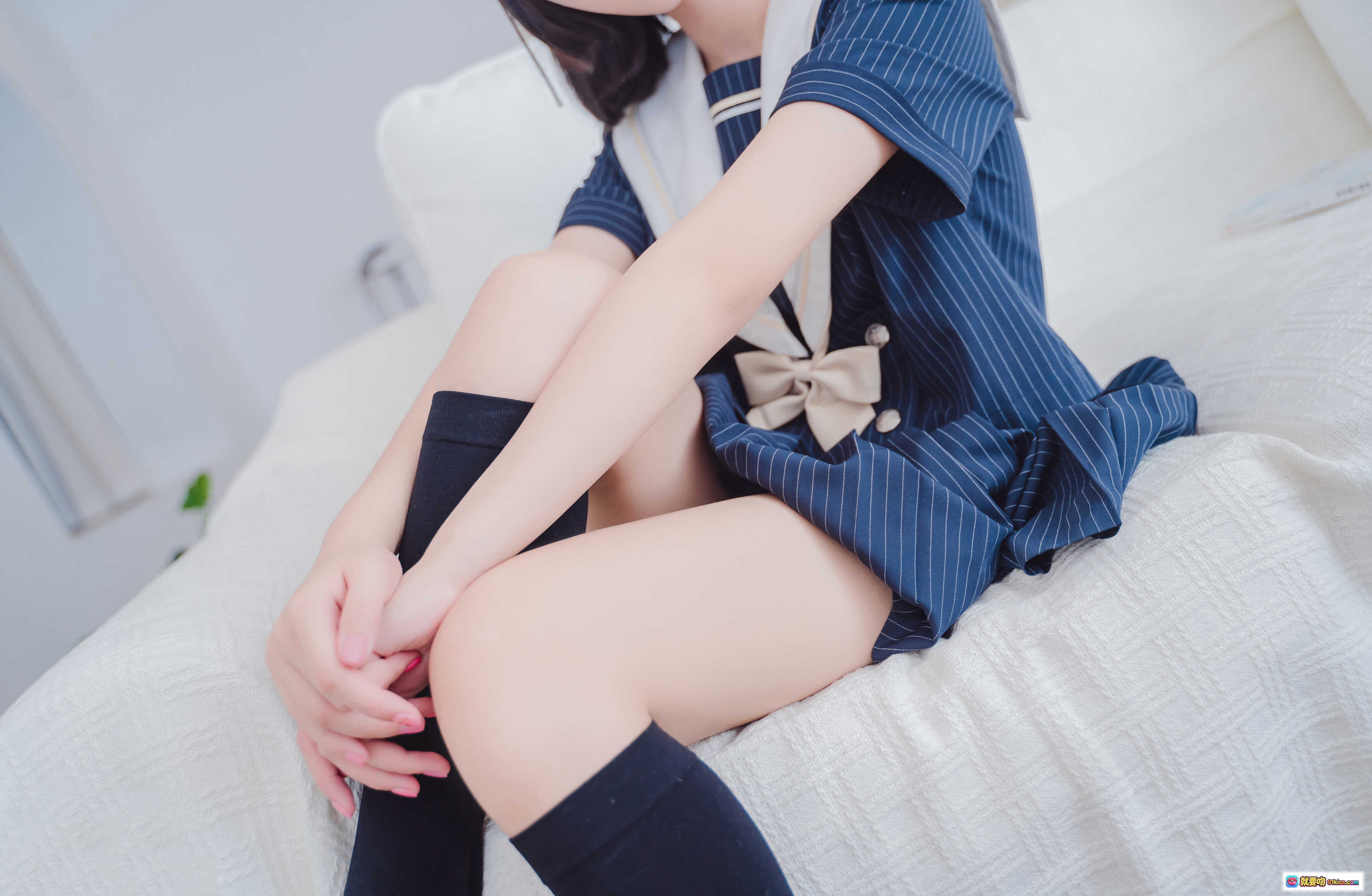 图片[1] - 猫君君_MaoJun NO.007 清纯学妹蓝条纹水手服黑过膝袜坐姿写真40P高清图集 - 就要吻