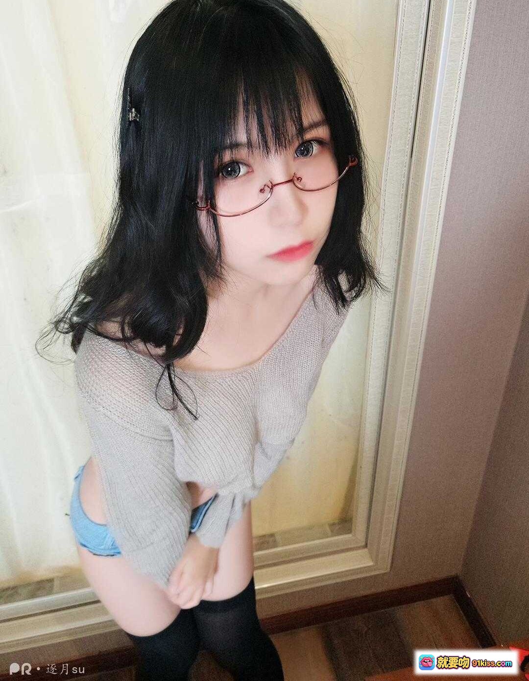 图片[3] - 逐月SU戴猫耳帽眼镜少女写真｜温柔甜酷风穿搭｜居家氛围感美照 - 就要吻