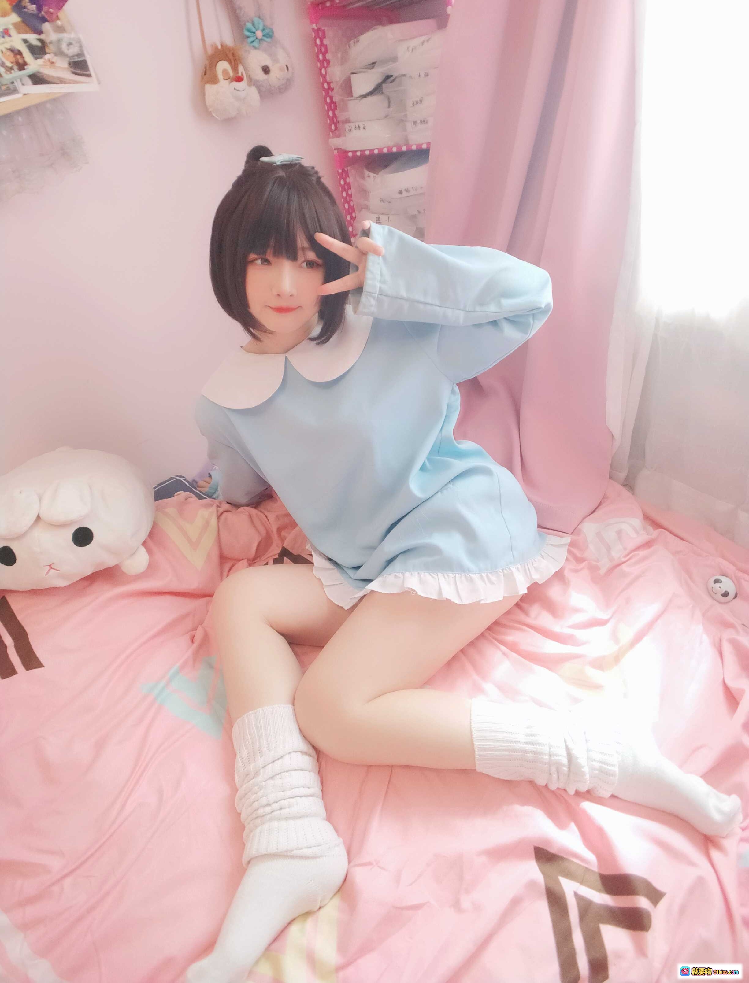 图片[8] - 古川NO.040淡蓝衣白袜果足写真 甜美少女粉嫩房间41P高清图集 - 就要吻