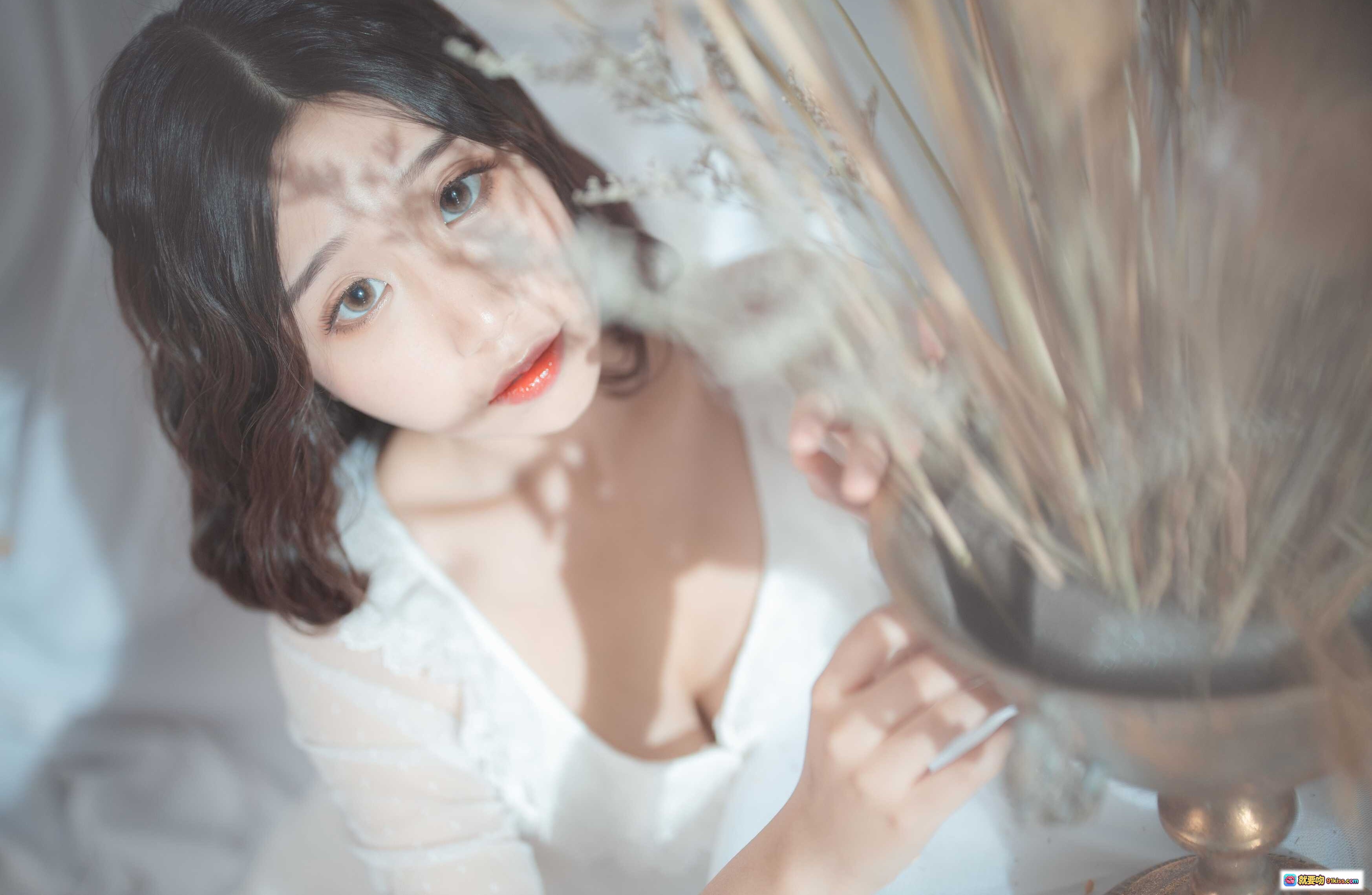 图片[6] - 穆零Mu0 NO.18 白丝写真｜温柔少女风白色蕾丝长裙居家私房摄影｜柔光氛围感纯欲风美图 - 就要吻