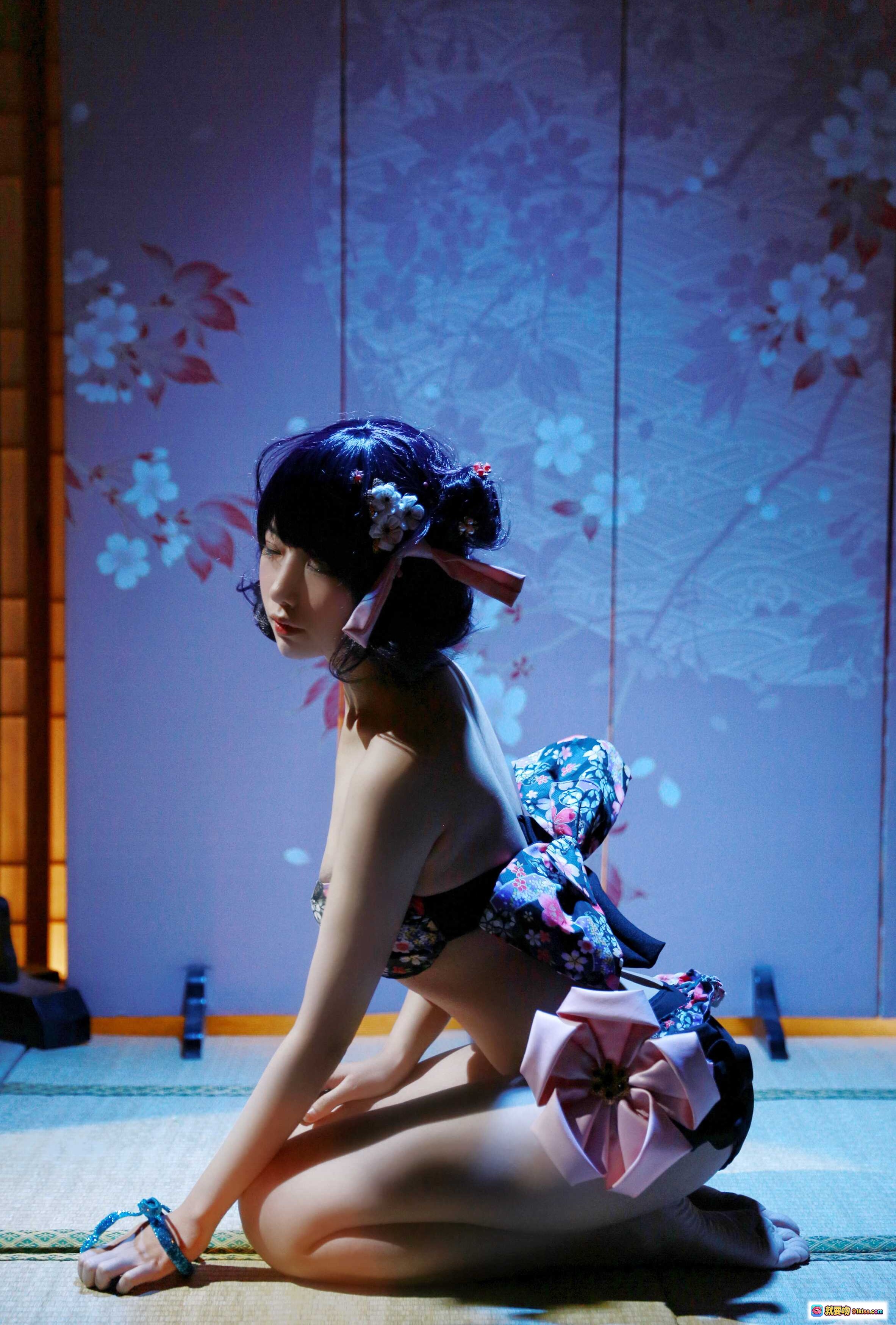 图片[3] - Shika小鹿鹿NO.047北斋泳装写真｜日系花柄比基尼｜红调和风背景｜性感私房摄影｜21P高清图集 - 就要吻