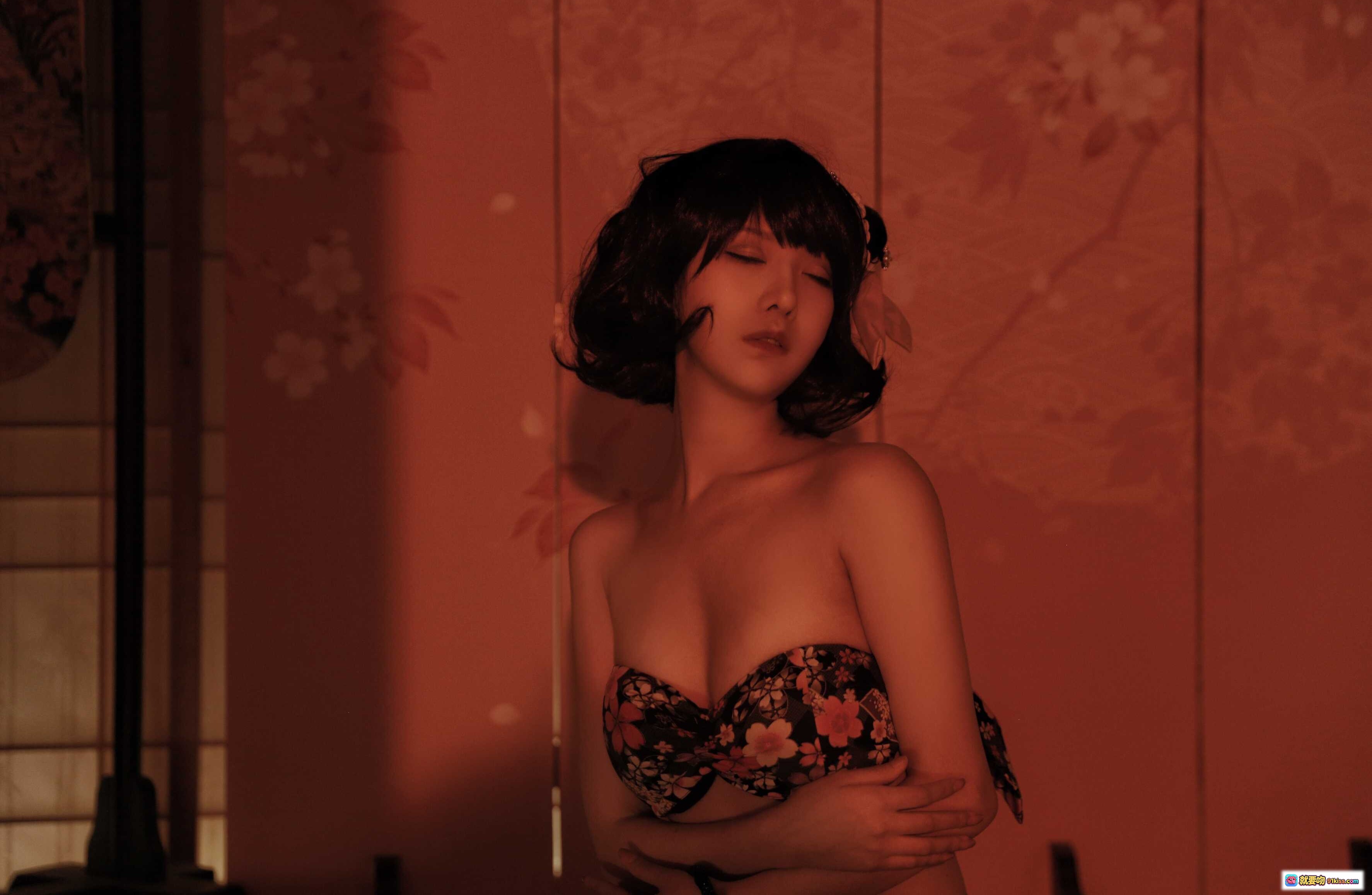 图片[9] - Shika小鹿鹿NO.047北斋泳装写真｜日系花柄比基尼｜红调和风背景｜性感私房摄影｜21P高清图集 - 就要吻