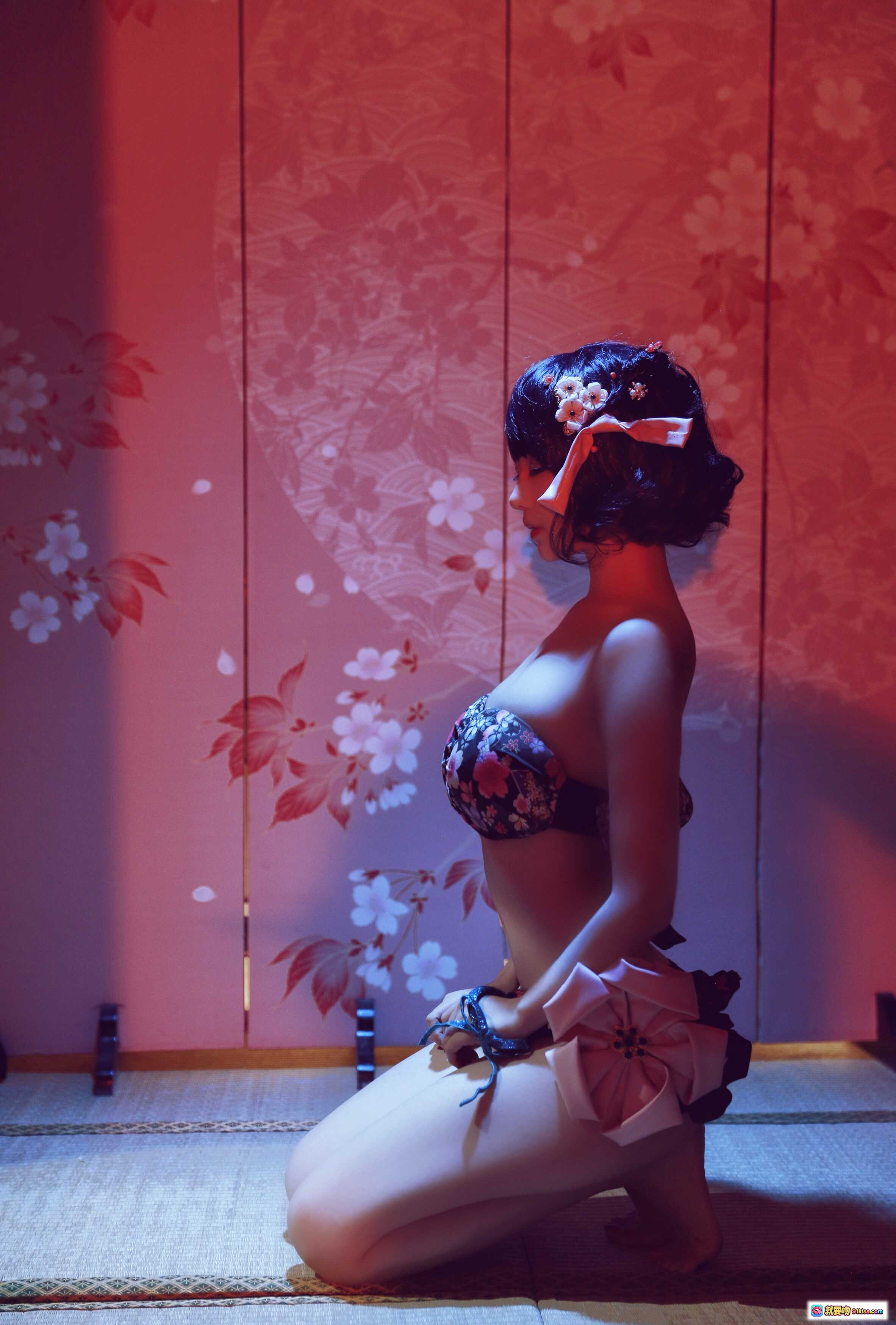 图片[5] - Shika小鹿鹿NO.047北斋泳装写真｜日系花柄比基尼｜红调和风背景｜性感私房摄影｜21P高清图集 - 就要吻