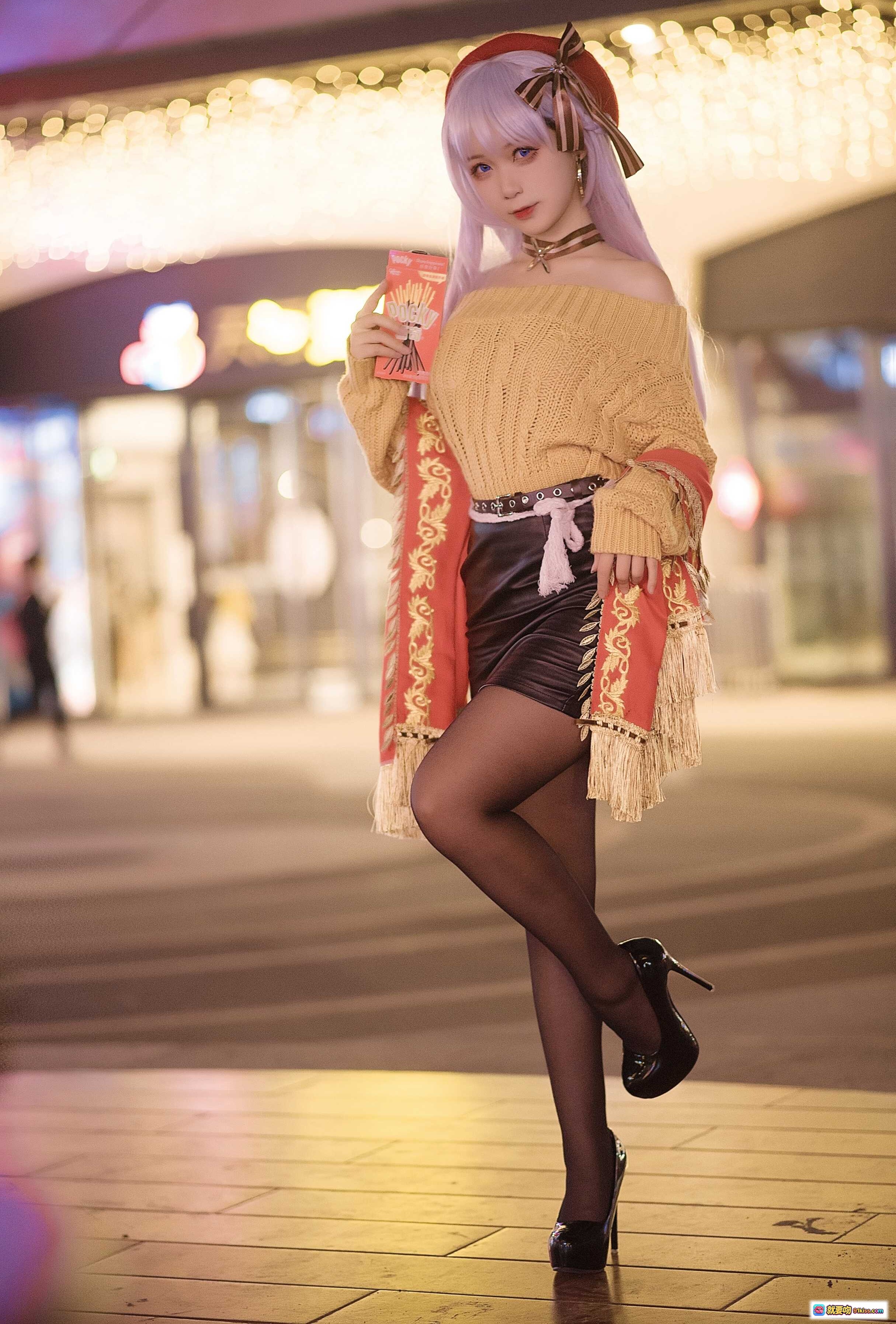 图片[1] - 樱落酱NO.006贝法Pocky Cosplay写真｜粉发少女夜景街拍｜露肩毛衣+皮裙+黑丝高跟｜手持Pocky甜酷风造型 - 就要吻