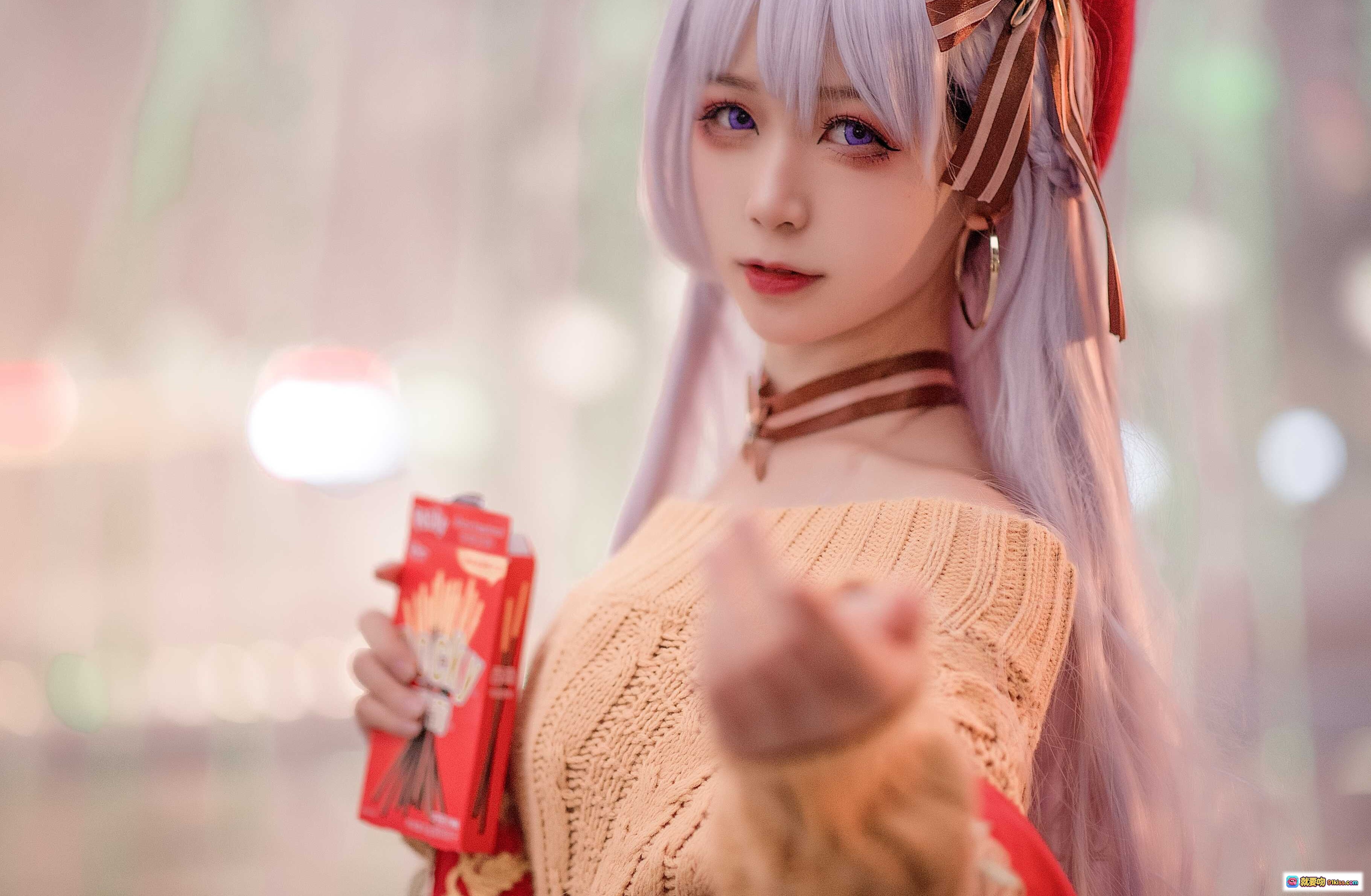 图片[5] - 樱落酱NO.006贝法Pocky Cosplay写真｜粉发少女夜景街拍｜露肩毛衣+皮裙+黑丝高跟｜手持Pocky甜酷风造型 - 就要吻