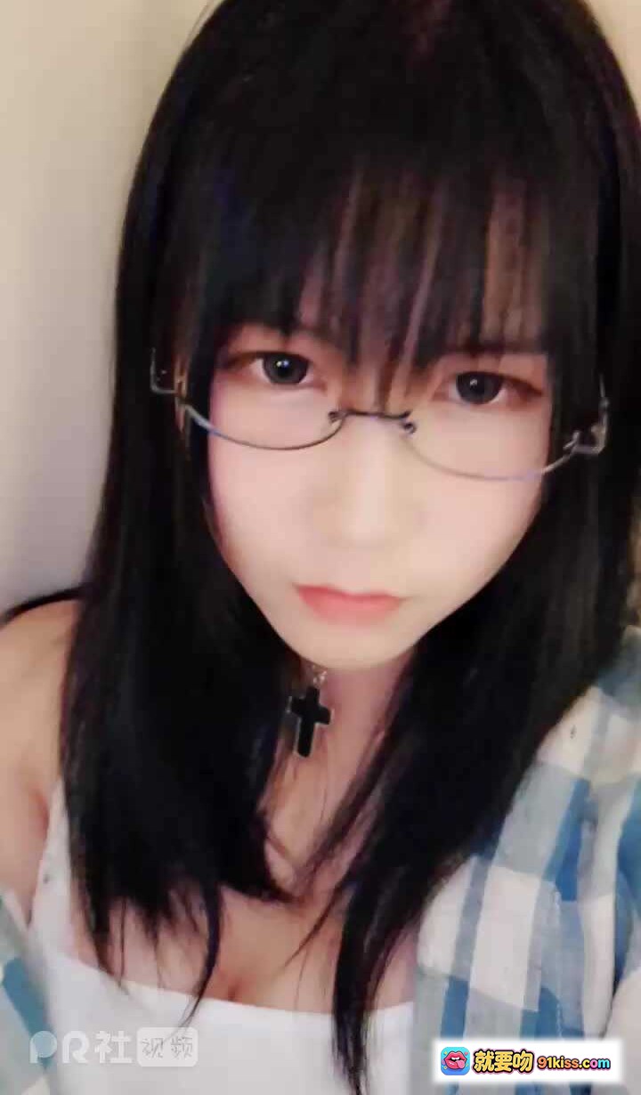 图片[7] - 逐月SU日常第一弹｜黑发齐刘海眼镜少女｜十字架项链格子衬衫穿搭｜清新自然生活风 - 就要吻