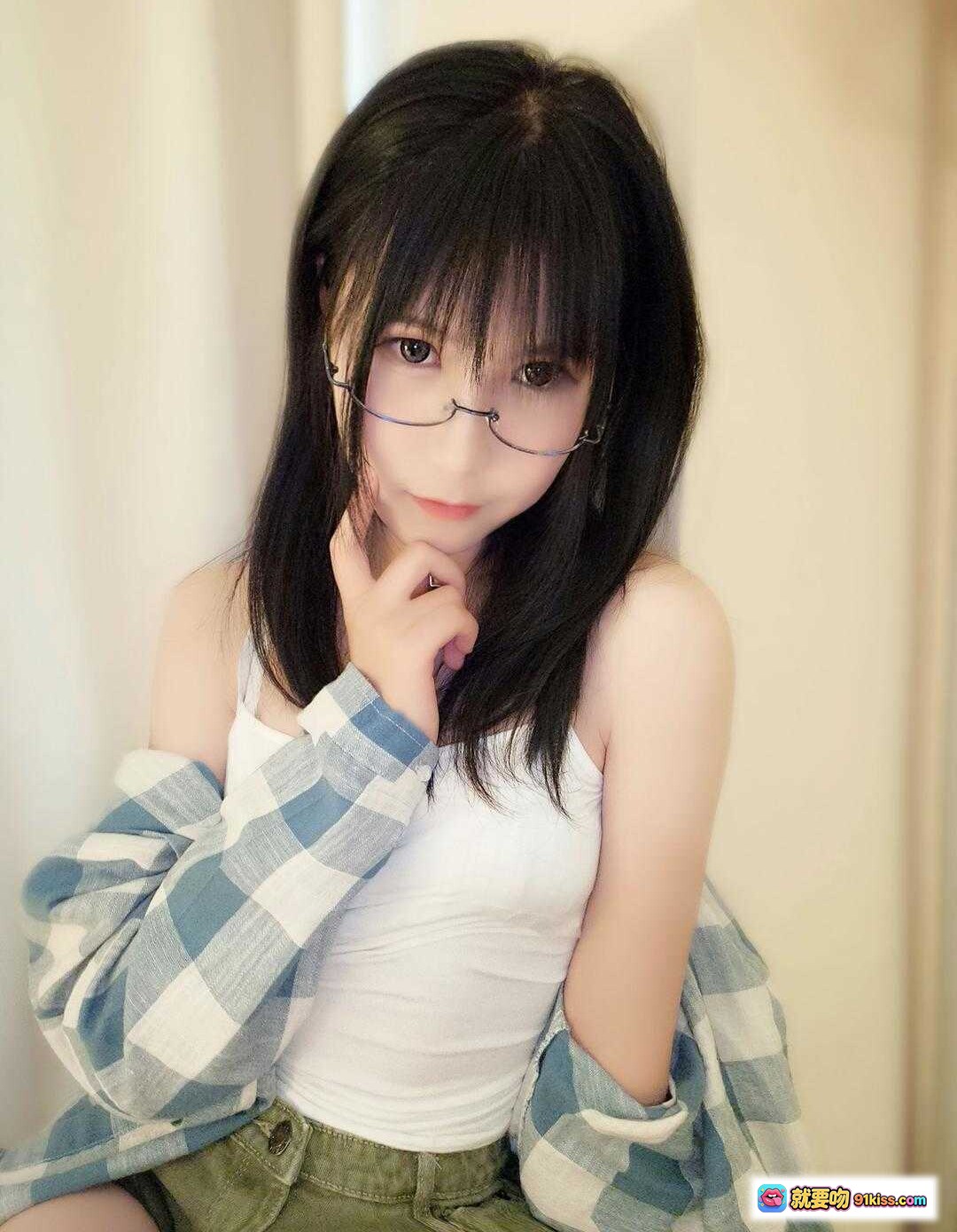 图片[4] - 逐月SU日常第一弹｜黑发齐刘海眼镜少女｜十字架项链格子衬衫穿搭｜清新自然生活风 - 就要吻