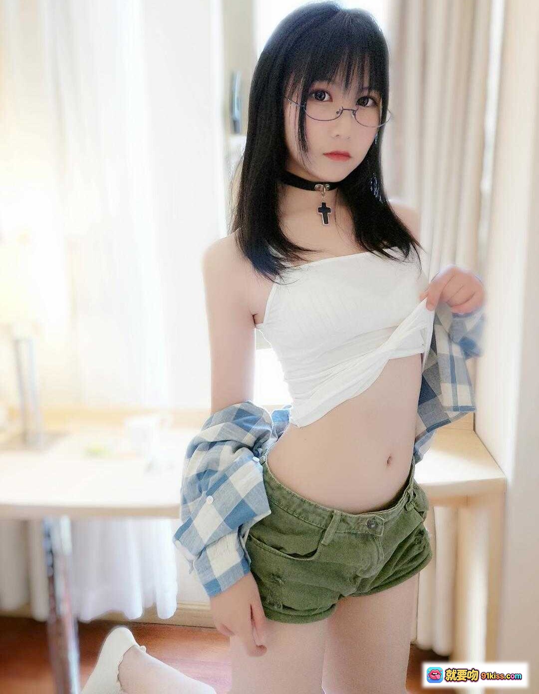 图片[10] - 逐月SU日常第一弹｜黑发齐刘海眼镜少女｜十字架项链格子衬衫穿搭｜清新自然生活风 - 就要吻