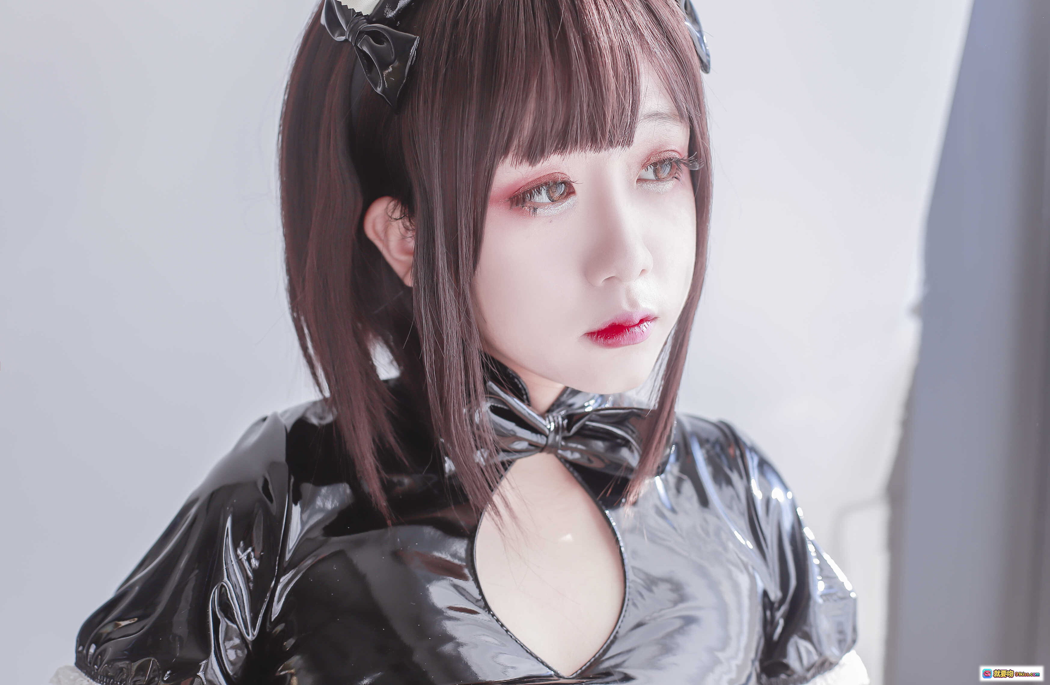 图片[3] - 日奈娇NO.003半乳女仆写真 | 黑色亮面女仆装 | 蕾丝边饰 | 短发红唇 | 42P高清图集 - 就要吻