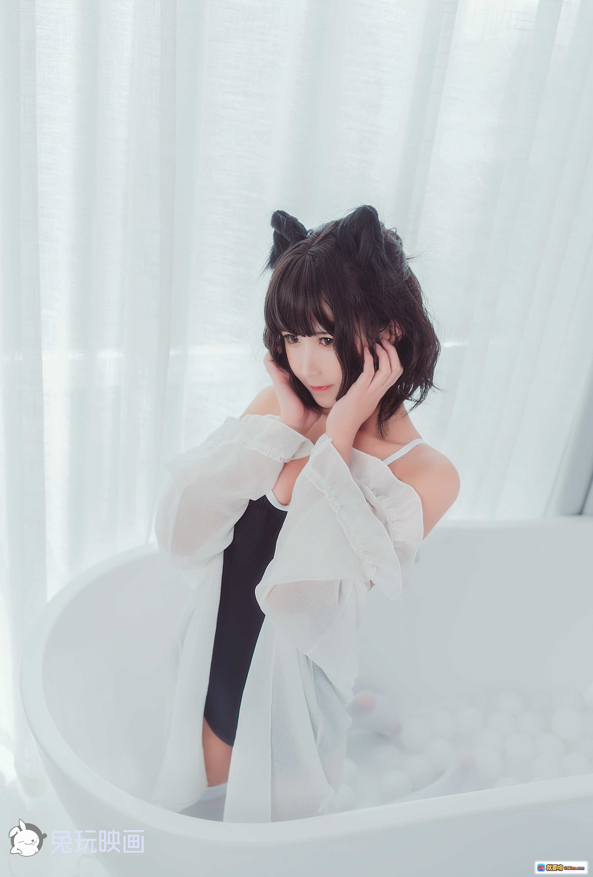 图片[8] - 三度_69 NO.001 白丝喵写真集 42P高清美图 黑色吊带连体衣 猫耳双马尾 朦胧窗纱背景 唯美私房摄影 兔玩映画出品 - 就要吻