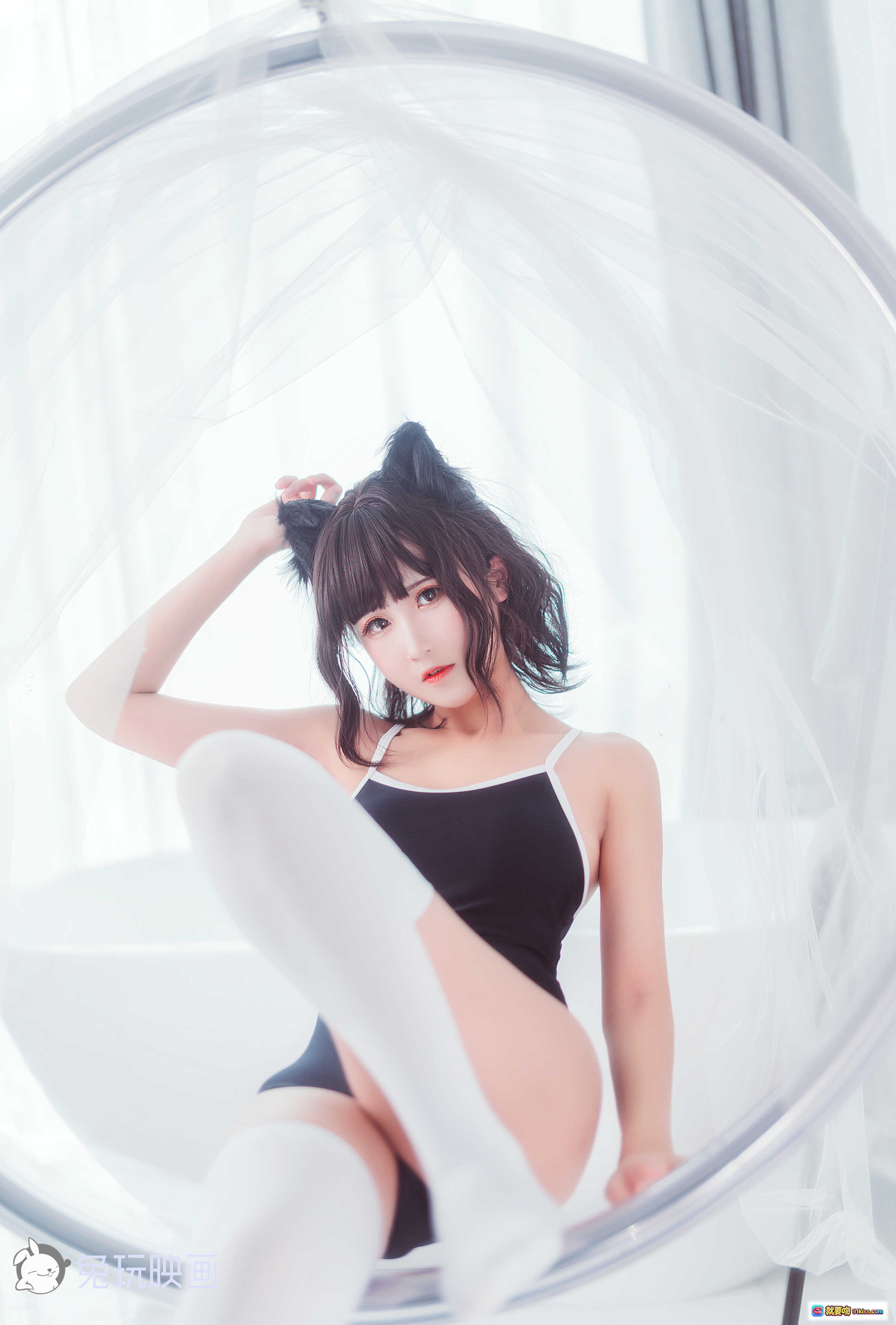 图片[6] - 三度_69 NO.001 白丝喵写真集 42P高清美图 黑色吊带连体衣 猫耳双马尾 朦胧窗纱背景 唯美私房摄影 兔玩映画出品 - 就要吻