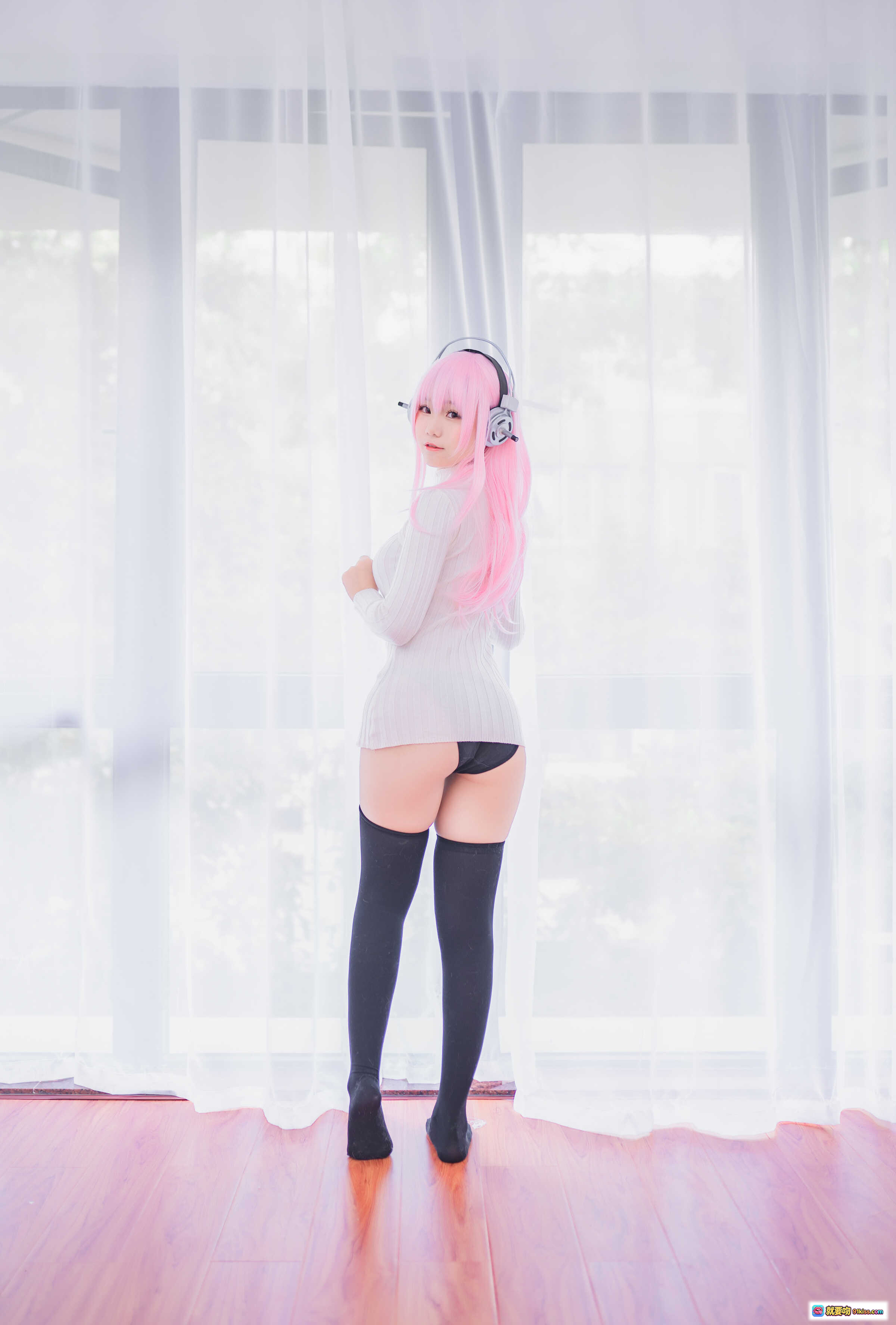 图片[5] - Yoko宅夏NO.017索尼子本毛衣写真｜黑丝过膝袜美腿特写｜纯欲风室内柔光拍摄｜18P高清图集 - 就要吻