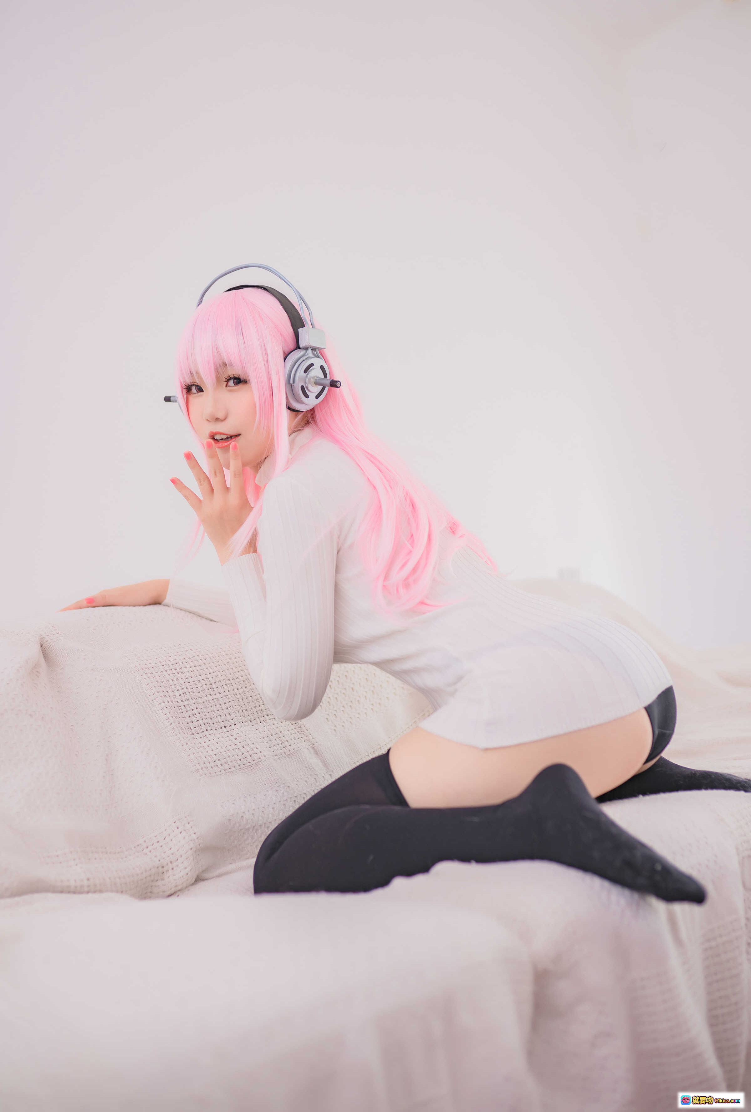 图片[8] - Yoko宅夏NO.017索尼子本毛衣写真｜黑丝过膝袜美腿特写｜纯欲风室内柔光拍摄｜18P高清图集 - 就要吻