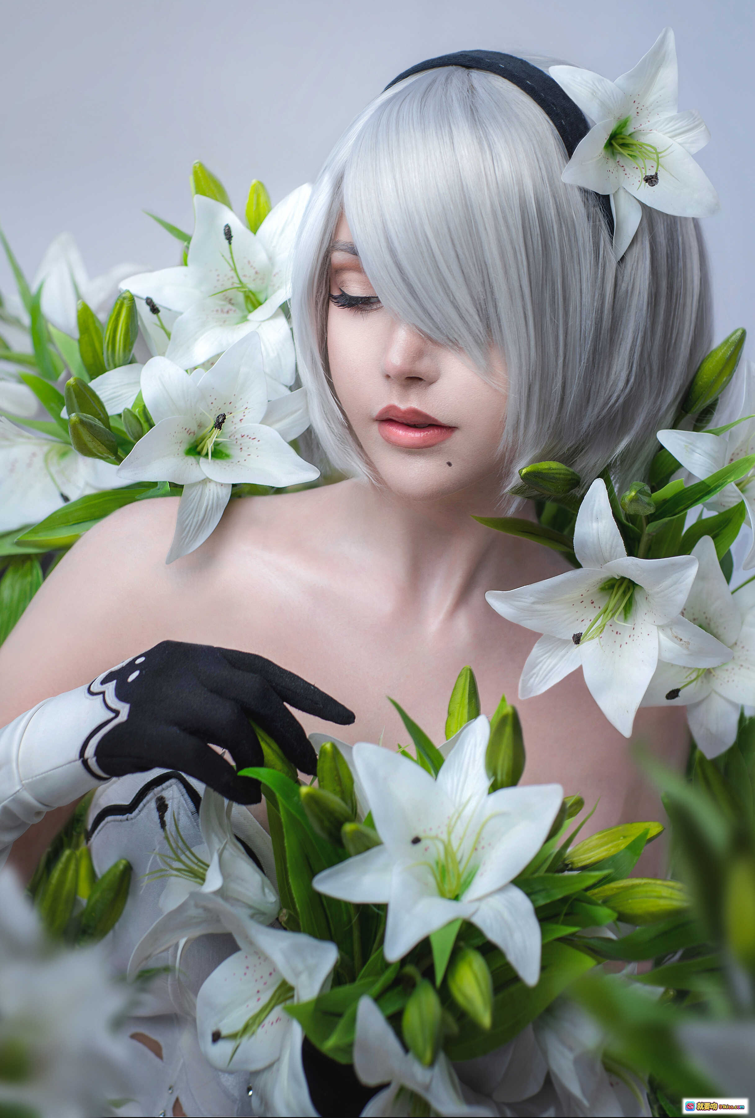 图片[5] - Sayathefox NO.014 2B Floral Cosplay 白发百合花造型 精致妆容 黑白手套 优雅侧颜 超清写真集 - 就要吻