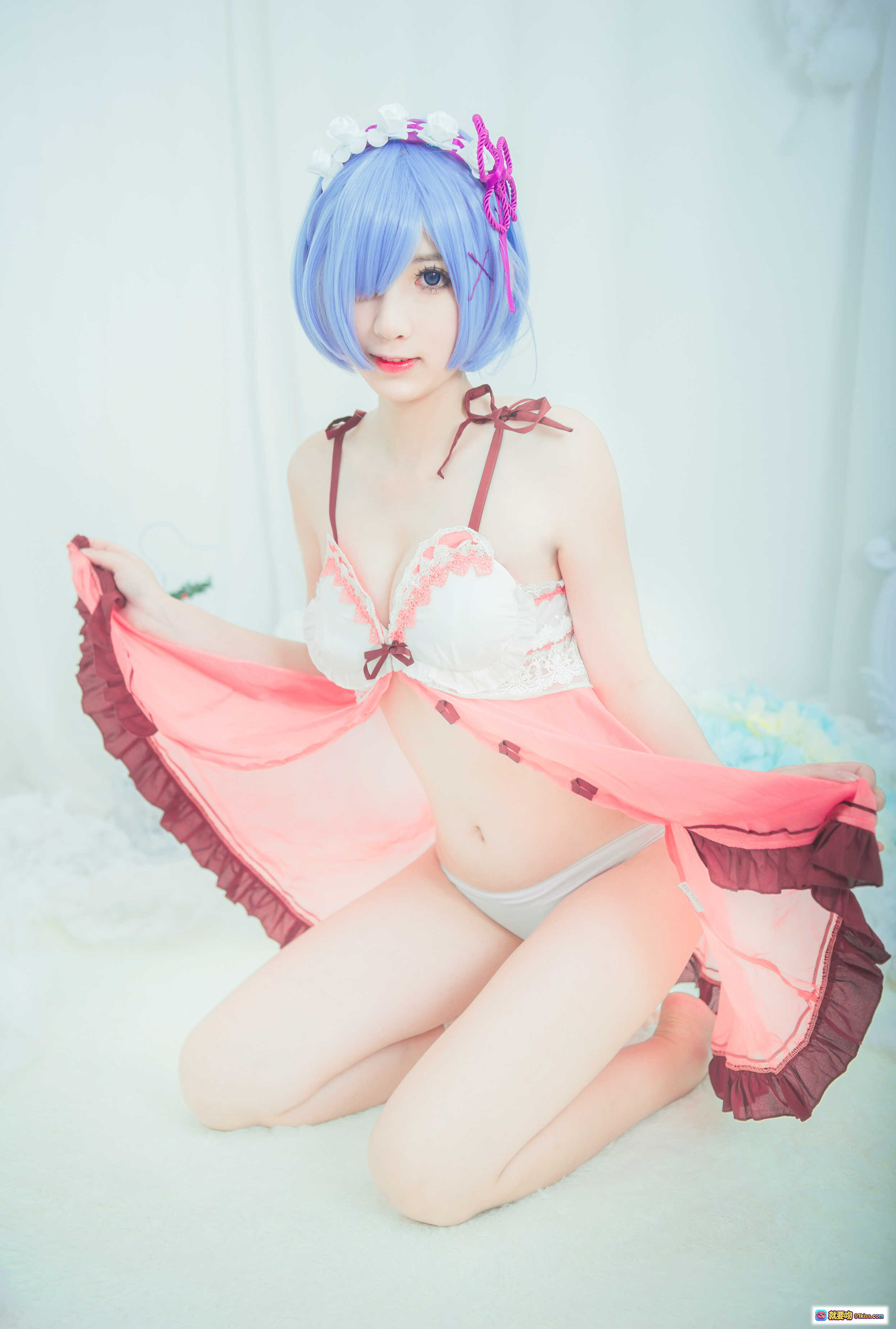 图片[2] - 小酥酱NO.009雷姆睡衣Cosplay蓝发少女粉色蕾丝吊带裙手持白框镜甜美可爱写真24P - 就要吻