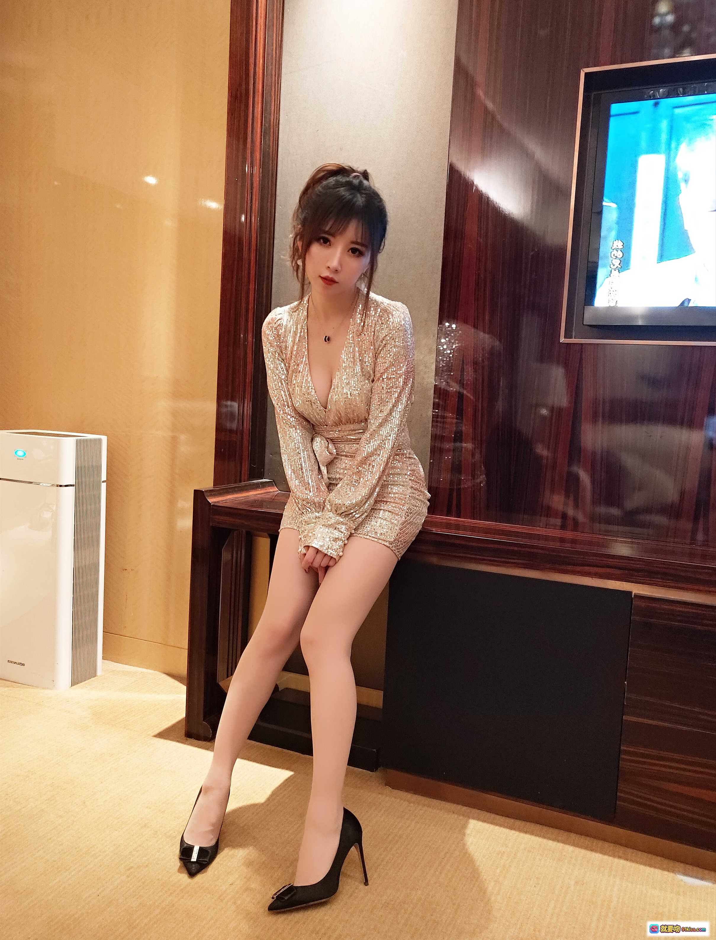 图片[9] - 小女巫露娜NO.014亮片裙肉丝美腿高跟性感写真22P141MB - 就要吻