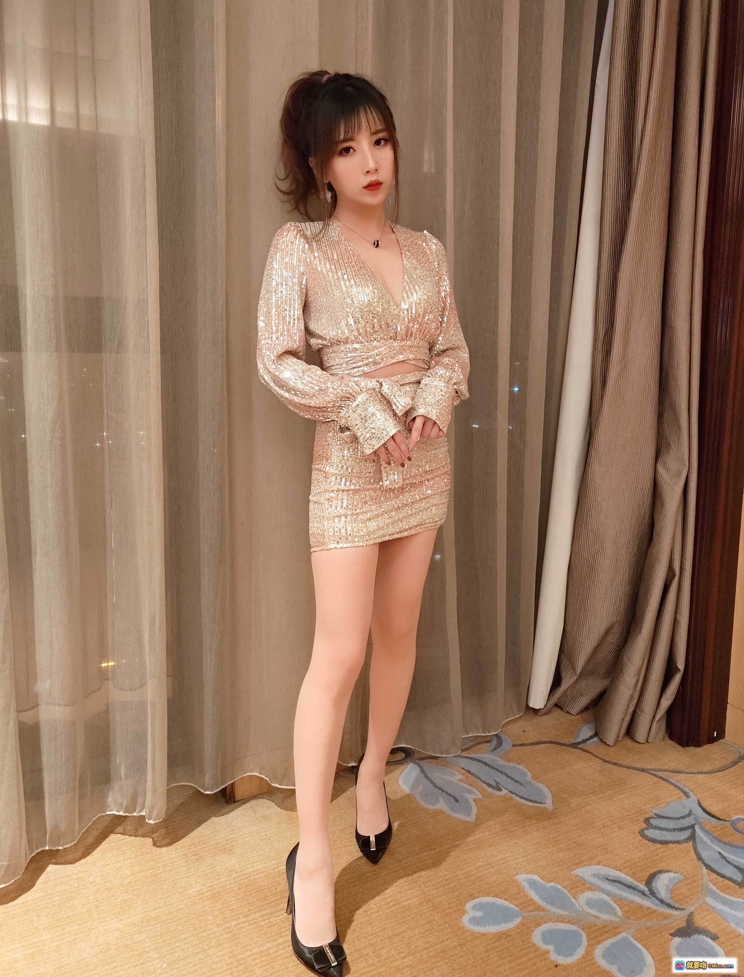 图片[8] - 小女巫露娜NO.014亮片裙肉丝美腿高跟性感写真22P141MB - 就要吻