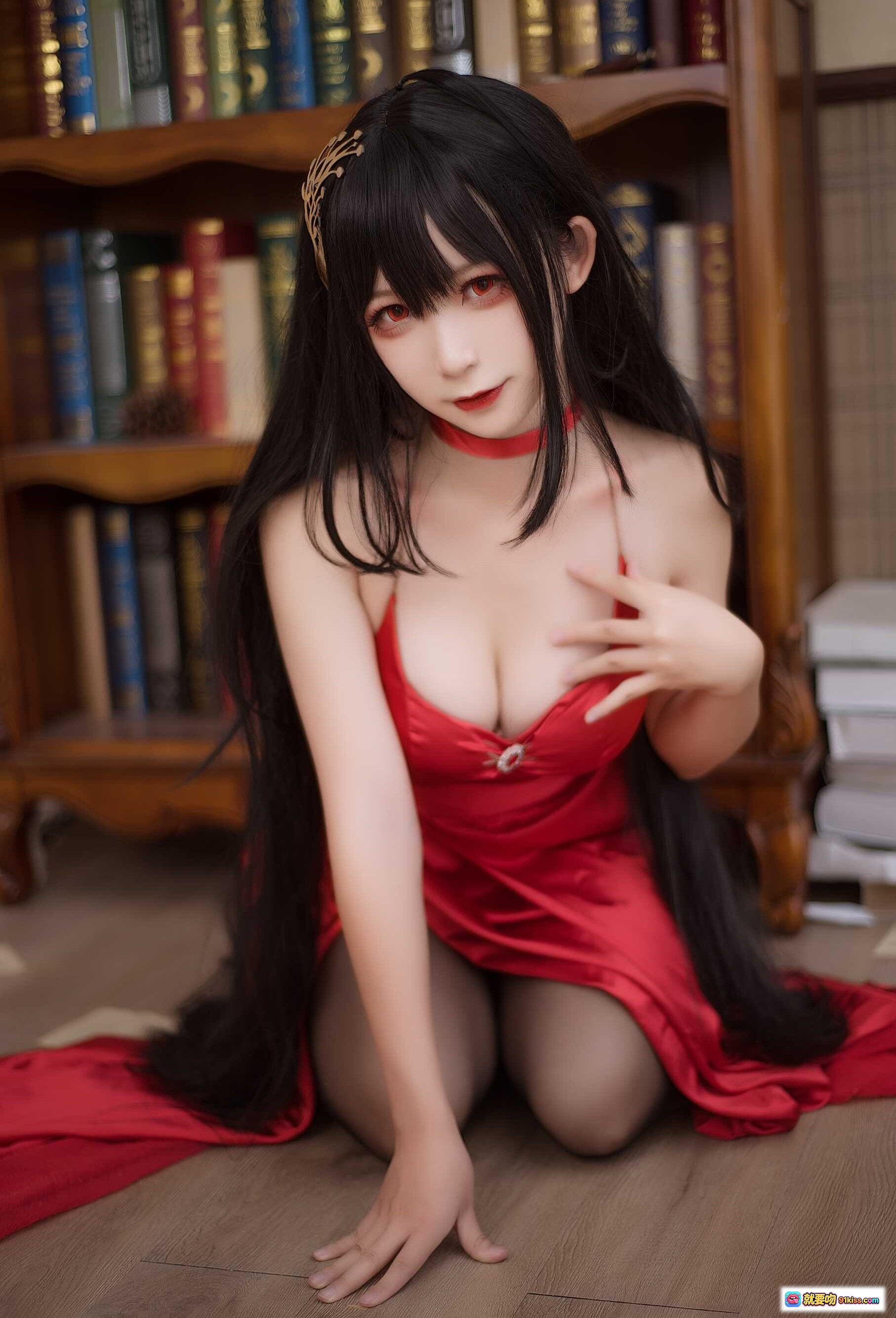 图片[5] - 樱落酱NO.004大凤礼服Cosplay 红色长裙高开叉黑丝美腿手持香槟杯优雅性感写真 - 就要吻