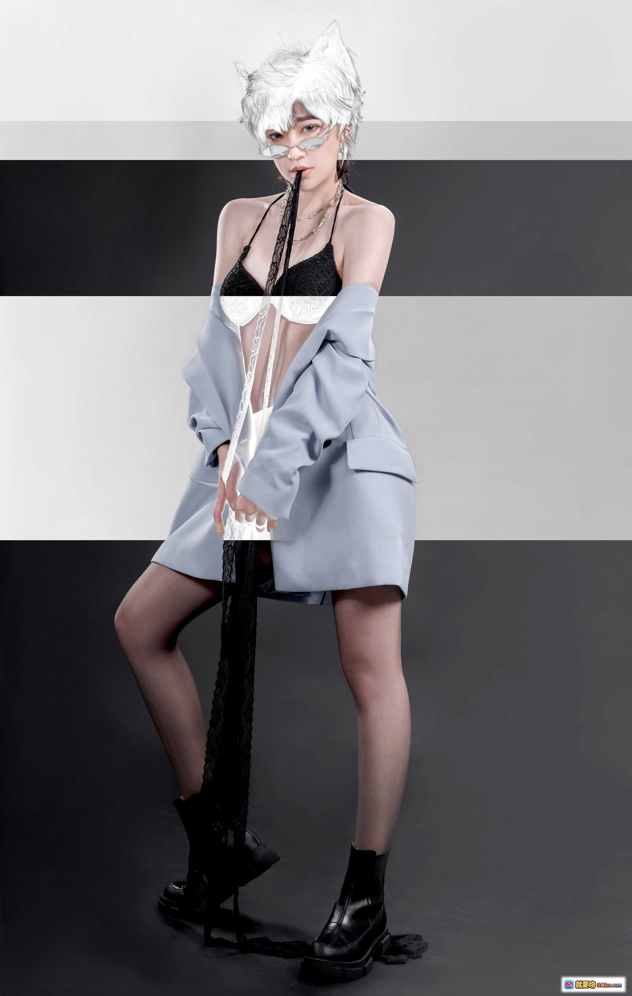 青青子Js NO.017 狐狸与狼主题写真｜白发猫耳造型+黑色蕾丝内衣+灰色西装外套+高跟短靴｜时尚性感Cosplay摄影集 - 就要吻