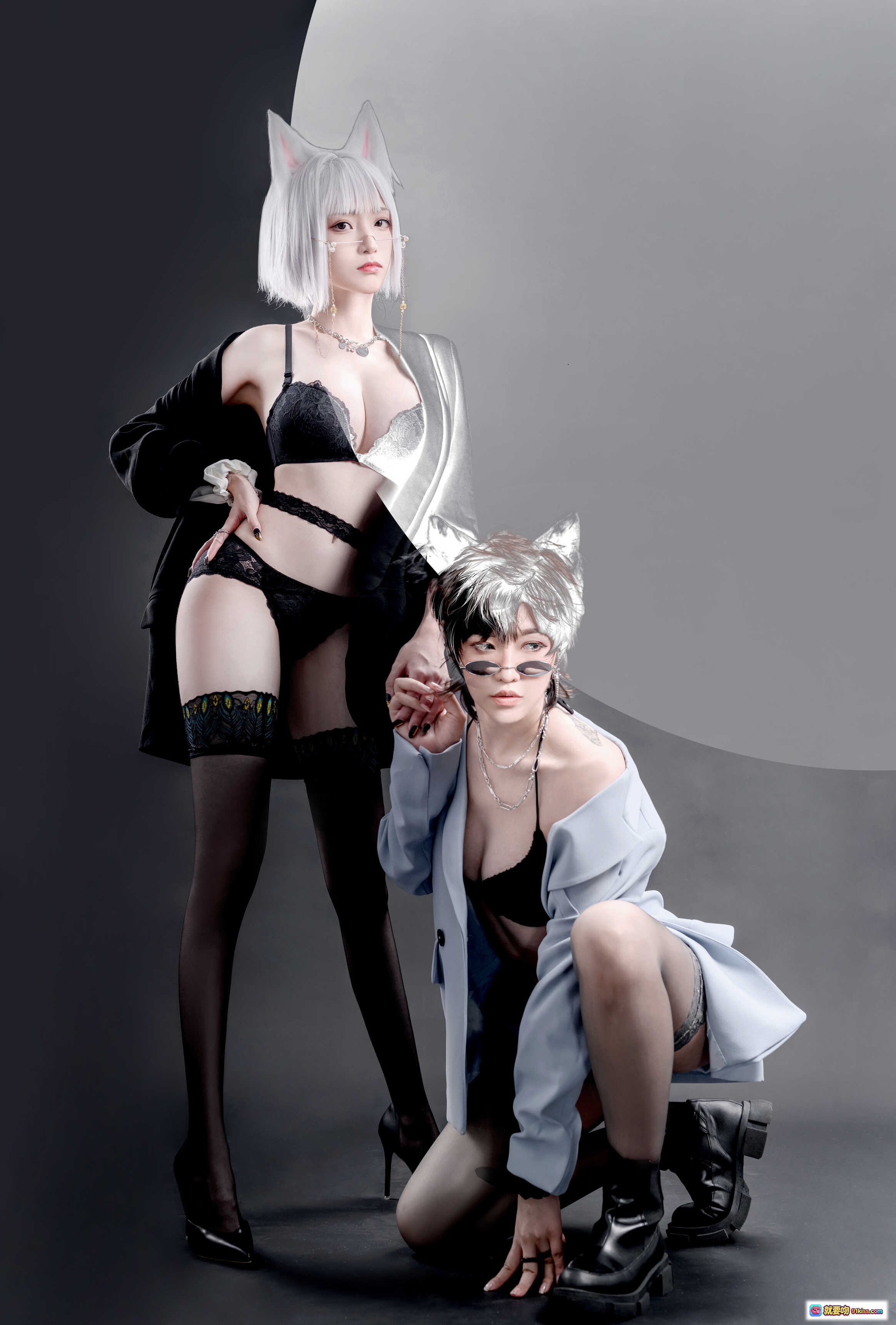 图片[4] - 青青子Js NO.017 狐狸与狼主题写真｜白发猫耳造型+黑色蕾丝内衣+灰色西装外套+高跟短靴｜时尚性感Cosplay摄影集 - 就要吻