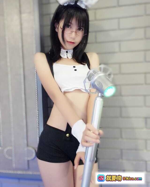 图片[2] - 逐月SU日常写真｜兔耳眼镜少女手持发光道具｜清纯性感穿搭｜NO.026写真集 - 就要吻