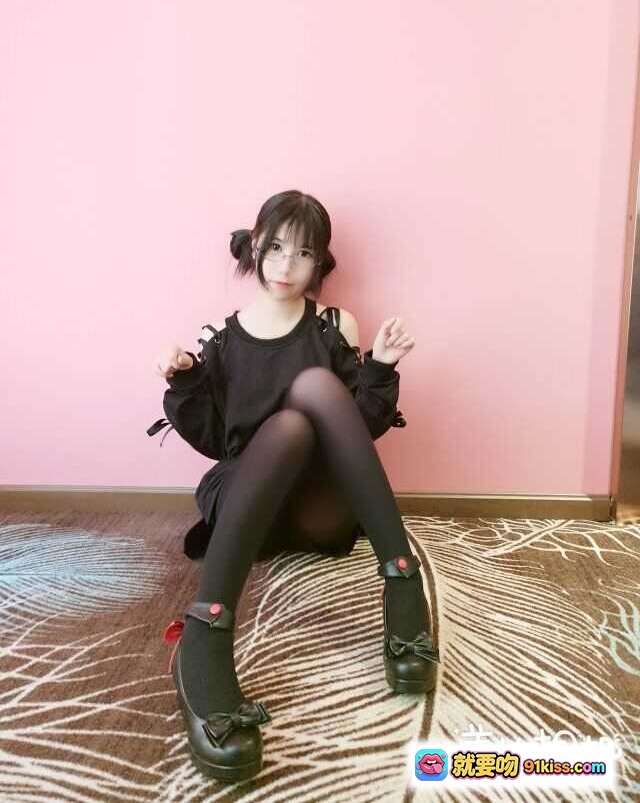 图片[8] - 逐月SU日常写真｜兔耳眼镜少女手持发光道具｜清纯性感穿搭｜NO.026写真集 - 就要吻