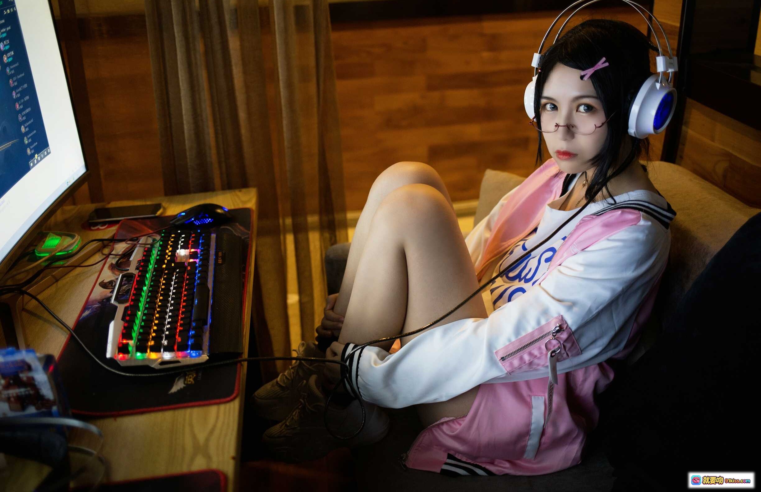 图片[6] - 逐月SU日常写真｜兔耳眼镜少女手持发光道具｜清纯性感穿搭｜NO.026写真集 - 就要吻