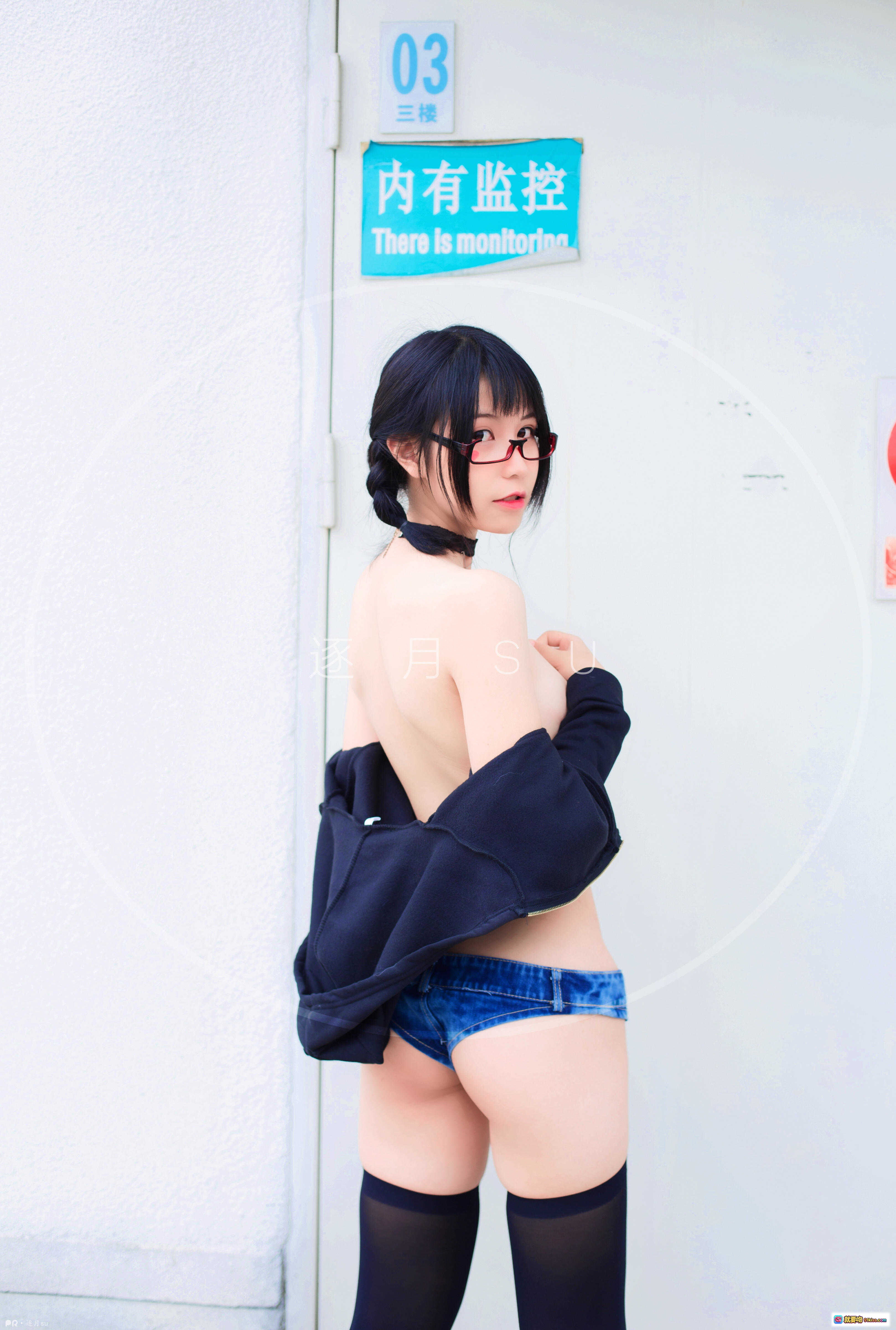 图片[5] - 逐月SU日常写真｜兔耳眼镜少女手持发光道具｜清纯性感穿搭｜NO.026写真集 - 就要吻