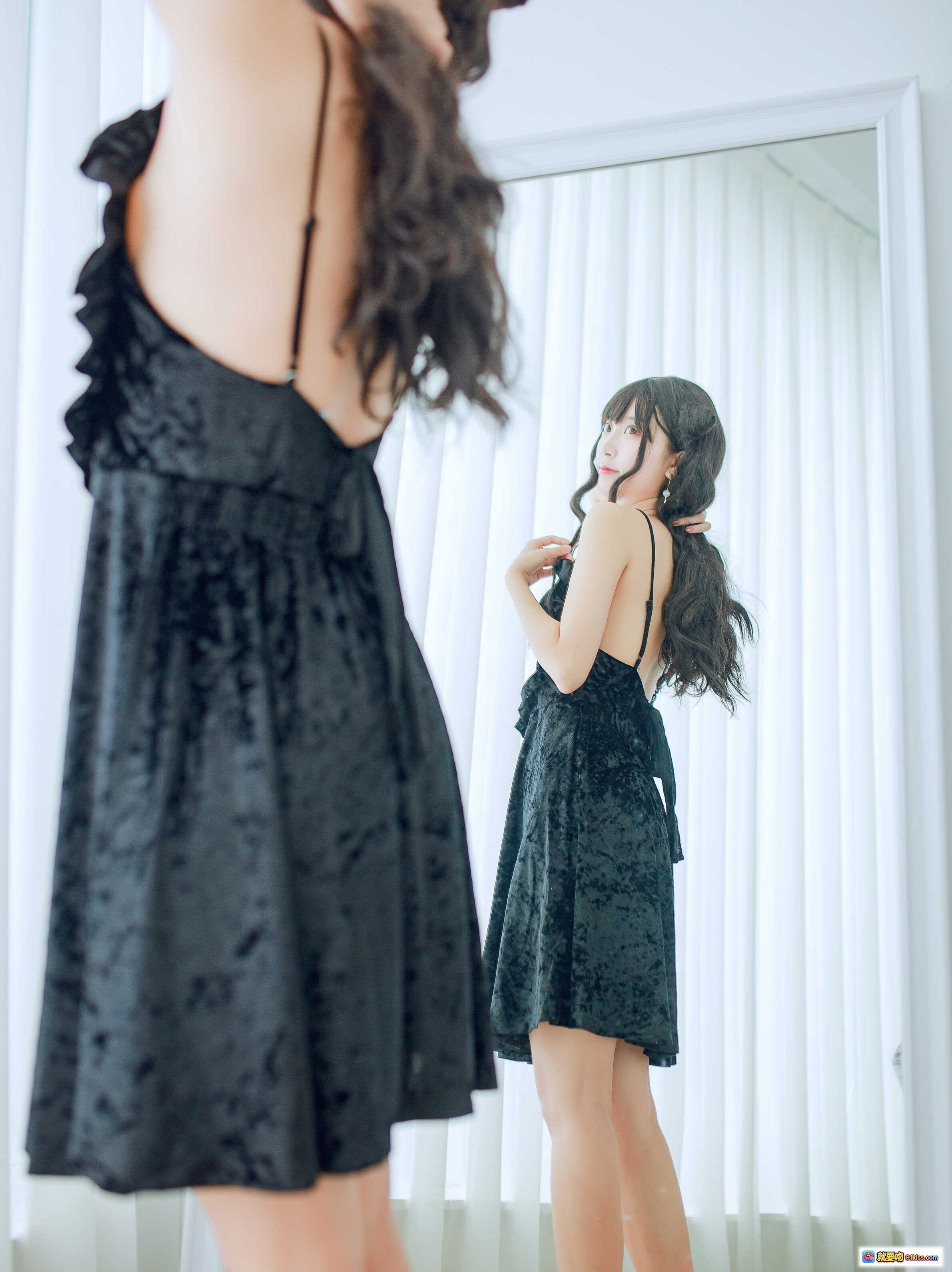图片[8] - 黑川NO.020小恶魔黑裙写真｜窗边少女性感吊带裙Cosplay美腿玉足私房照 - 就要吻