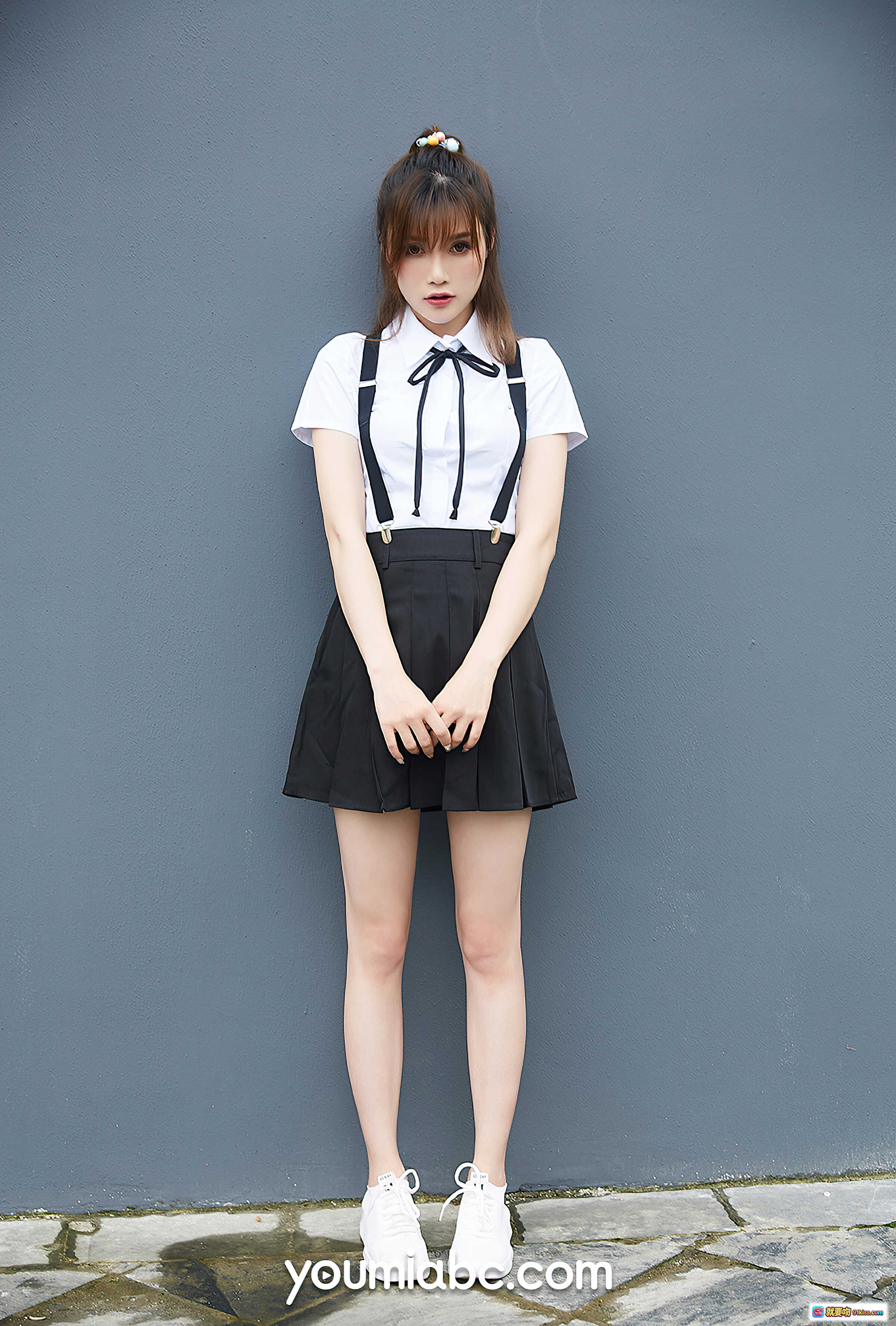 图片[9] - 火辣女特工奶茶Emily校园风写真｜白衬衫黑百褶裙吊带短裙美腿穿搭｜YouMi尤蜜2020.08.27高清图集 - 就要吻