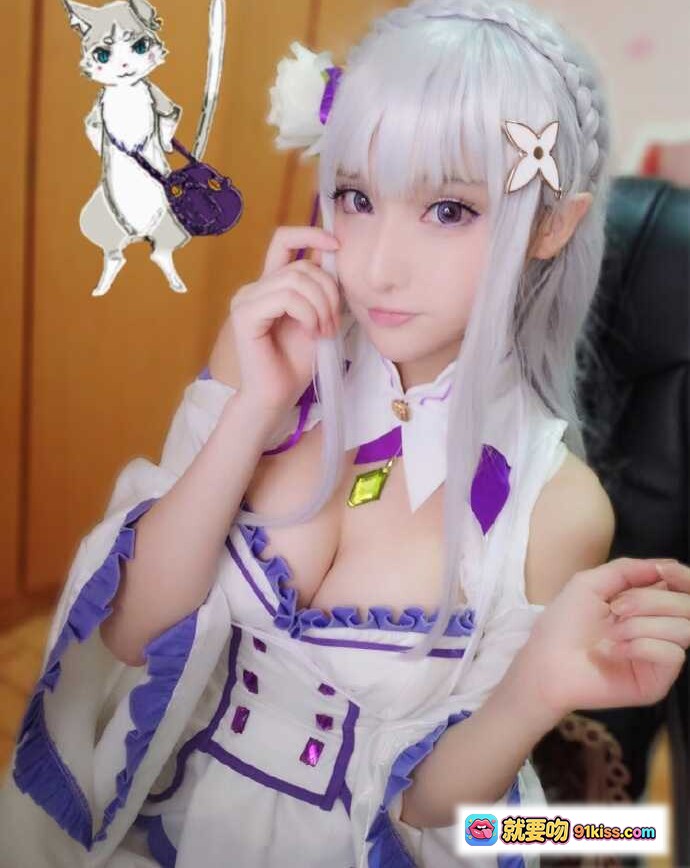 图片[5] - 金发双马尾少女cos写真｜甜美萝莉风穿搭｜白色印花T恤+彩色短裤｜居家坐姿拍摄｜高清17P美图 - 就要吻