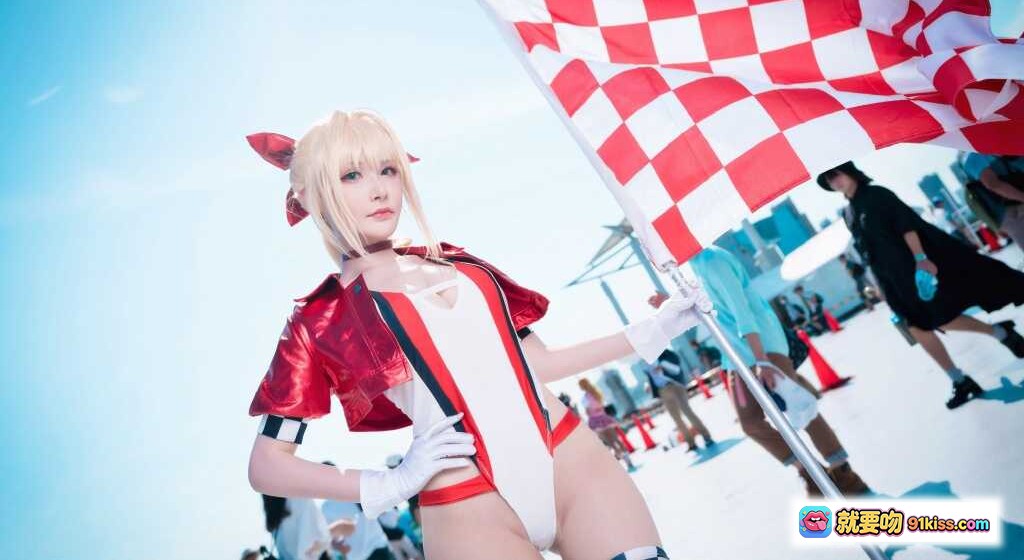 图片[8] - C96 Cosplay写真 | 金发红耳少女 | 白红黑赛车服 | 高筒靴手套造型 | 户外屋顶拍摄 | 精致妆容性感姿态 - 就要吻