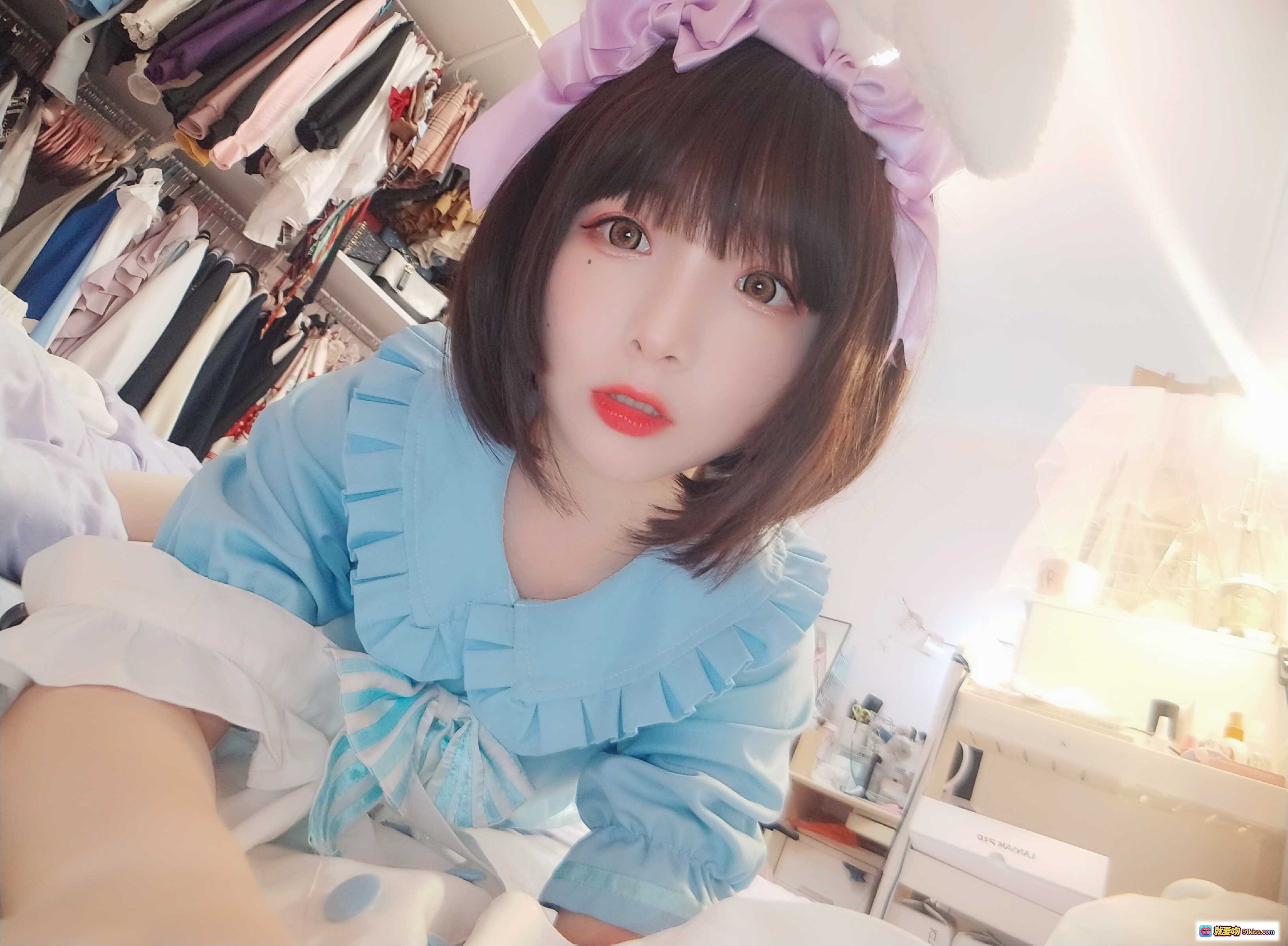 图片[6] - 古川NO.042淡蓝连衣裙白丝女仆写真 甜美短发少女床照 清新粉系房间氛围感49P高清图集 - 就要吻