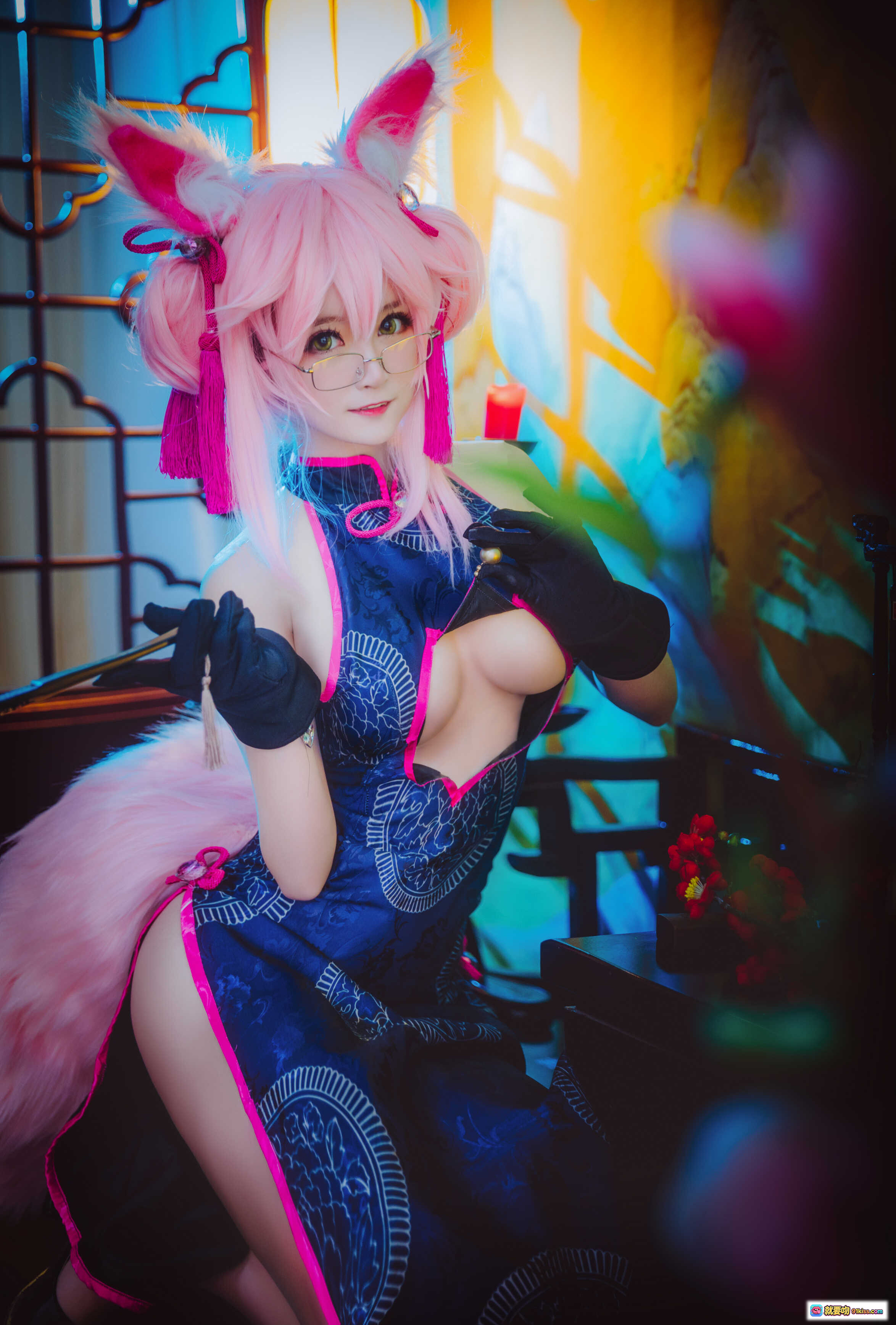 图片[2] - yui金鱼NO.011玉藻前旗袍cosplay写真｜粉色狐耳眼镜少女｜和风背景手持折扇｜精致日系二次元美图 - 就要吻