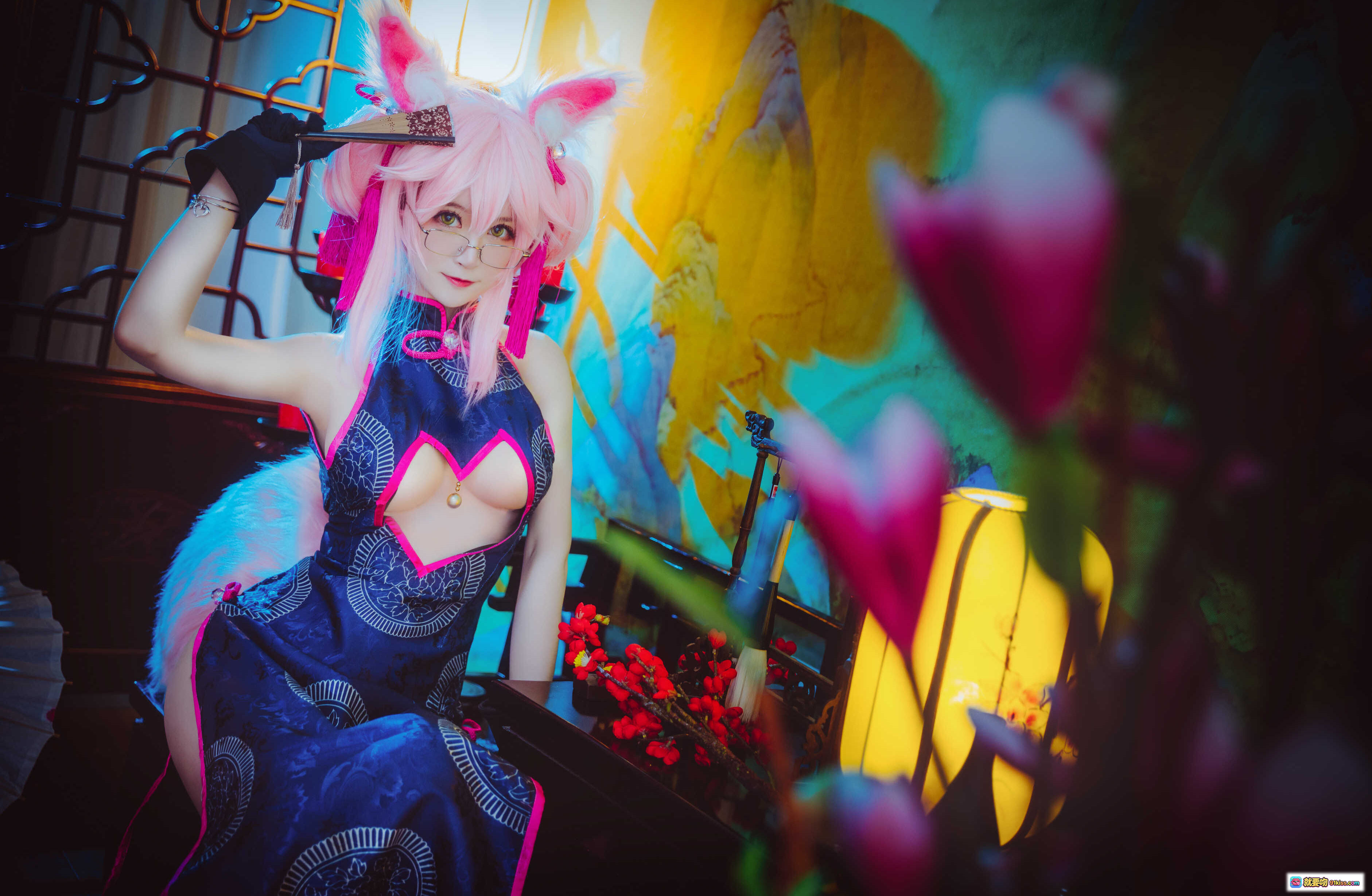 图片[7] - yui金鱼NO.011玉藻前旗袍cosplay写真｜粉色狐耳眼镜少女｜和风背景手持折扇｜精致日系二次元美图 - 就要吻