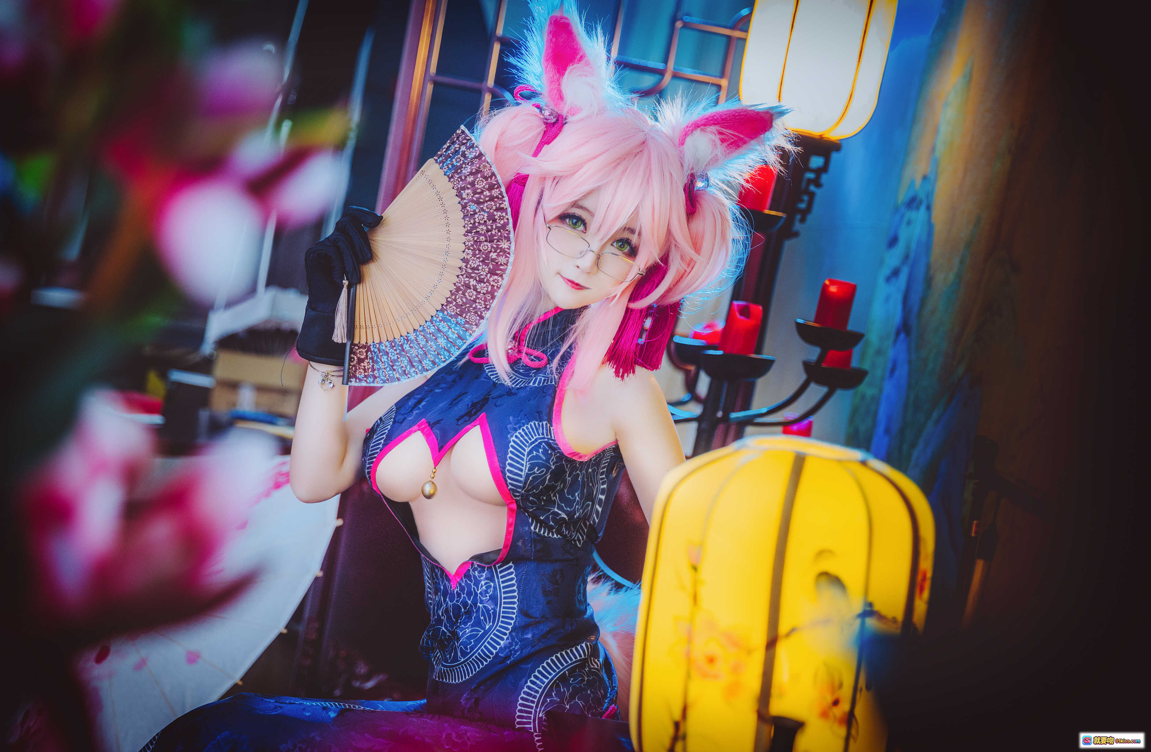 图片[9] - yui金鱼NO.011玉藻前旗袍cosplay写真｜粉色狐耳眼镜少女｜和风背景手持折扇｜精致日系二次元美图 - 就要吻