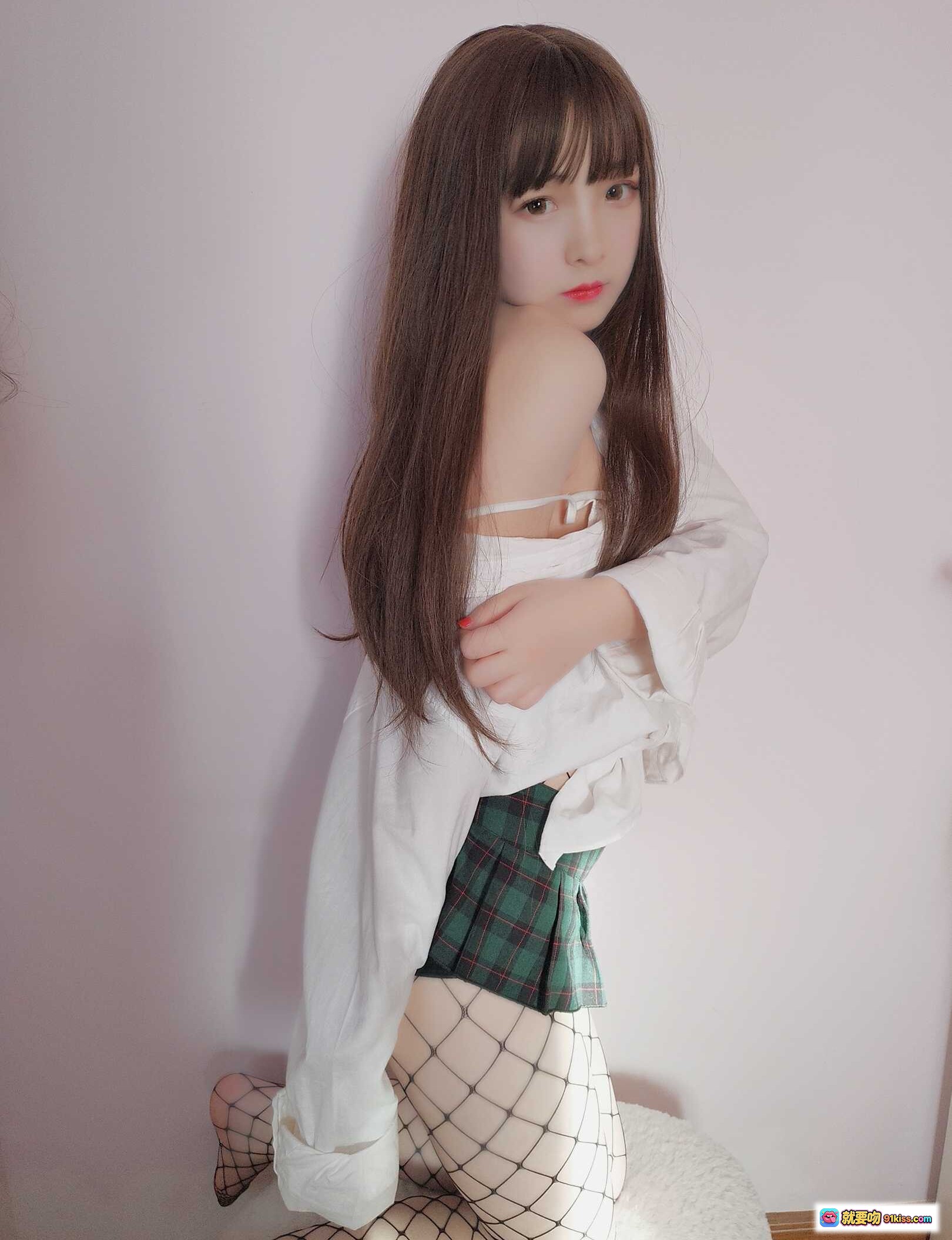古川NO.019男友衬衫写真｜白衬衫+格子短裙+渔网袜少女风私房照 - 就要吻