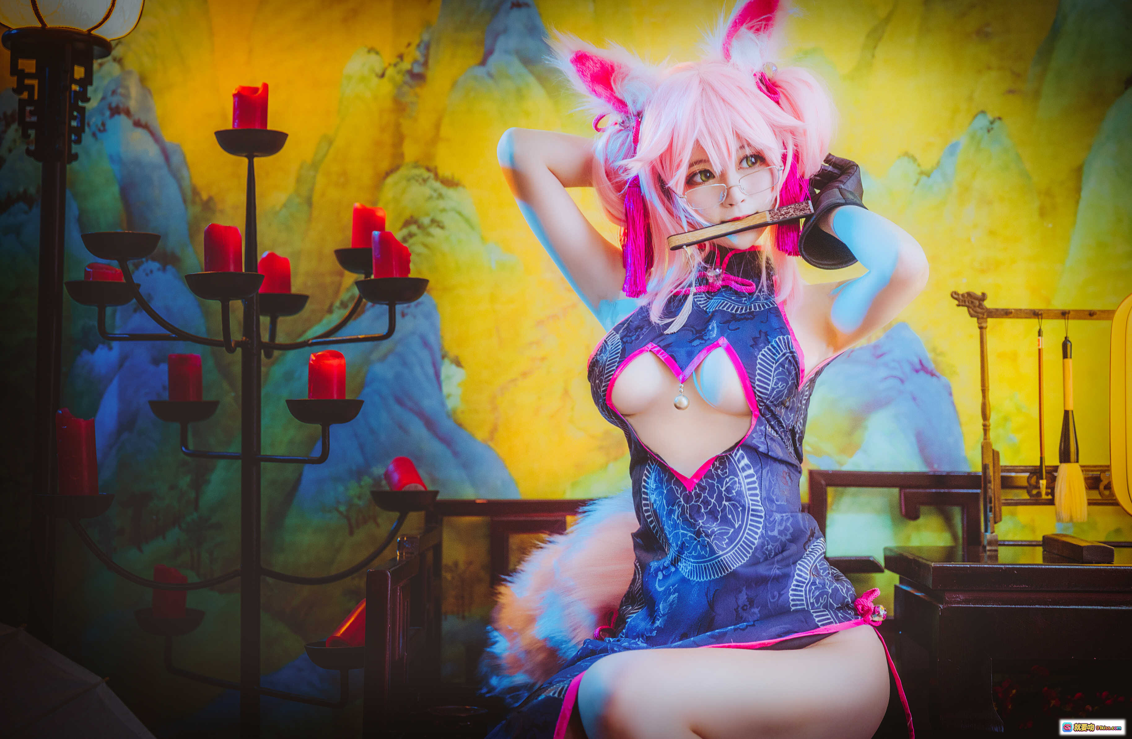 图片[6] - yui金鱼NO.011玉藻前旗袍cosplay写真｜粉色狐耳眼镜少女｜和风背景手持折扇｜精致日系二次元美图 - 就要吻