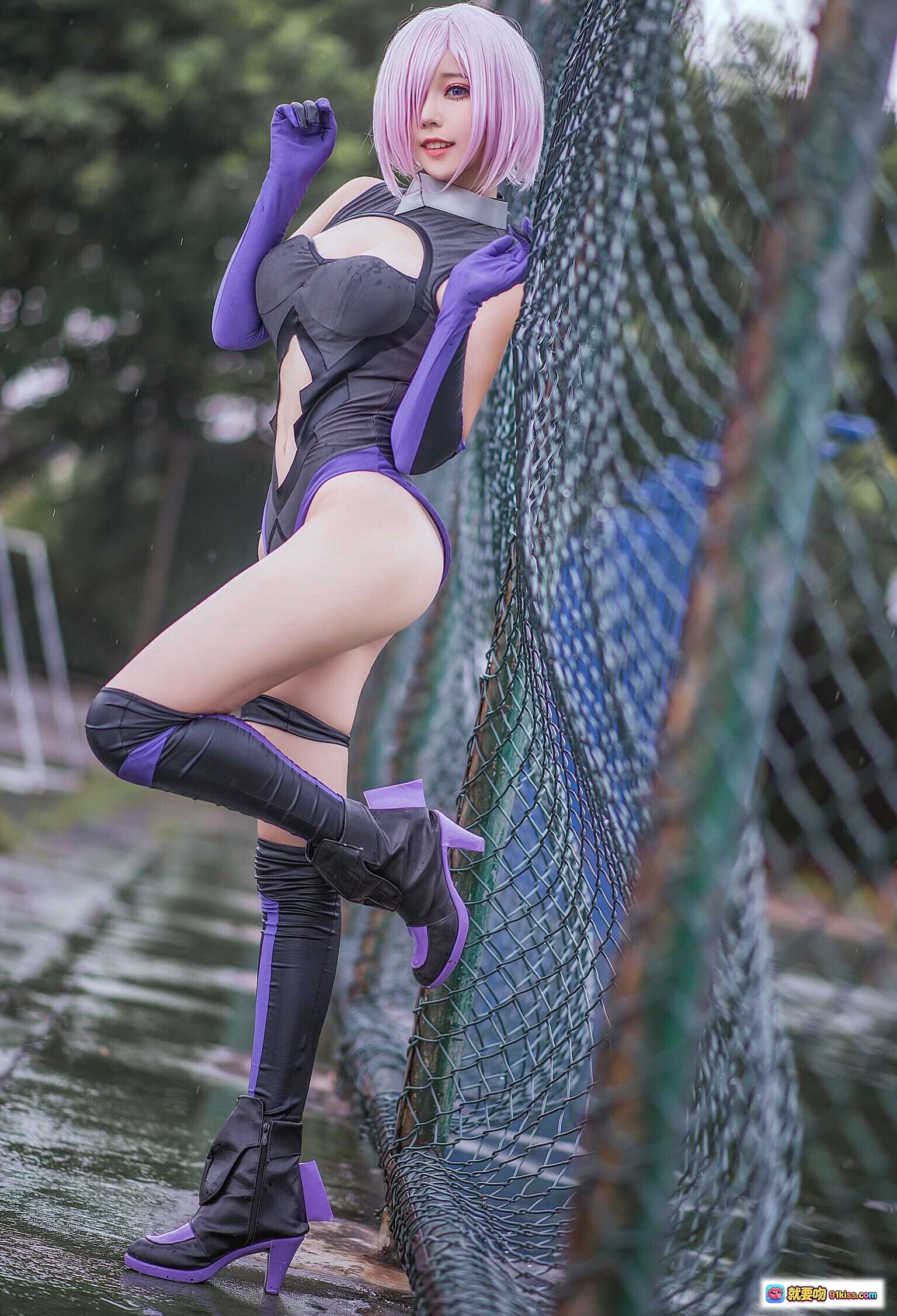 图片[9] - 玛修个人训练Cosplay写真｜粉发少女黑紫战衣户外健身姿势17P高清图集 - 就要吻