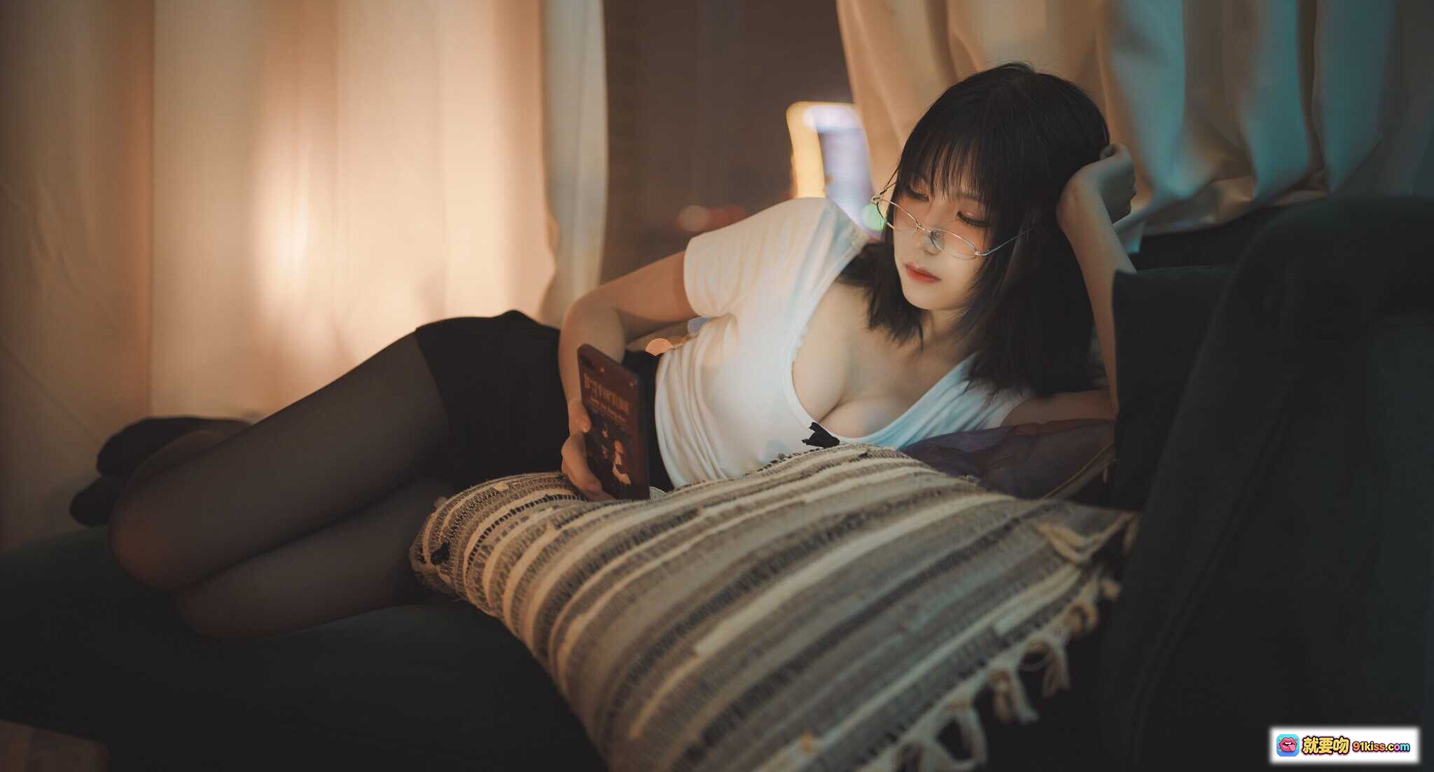 图片[4] - 逐月SU OL居家写真51P | 黑发眼镜少女床上笔记本电脑氛围感私房照 - 就要吻