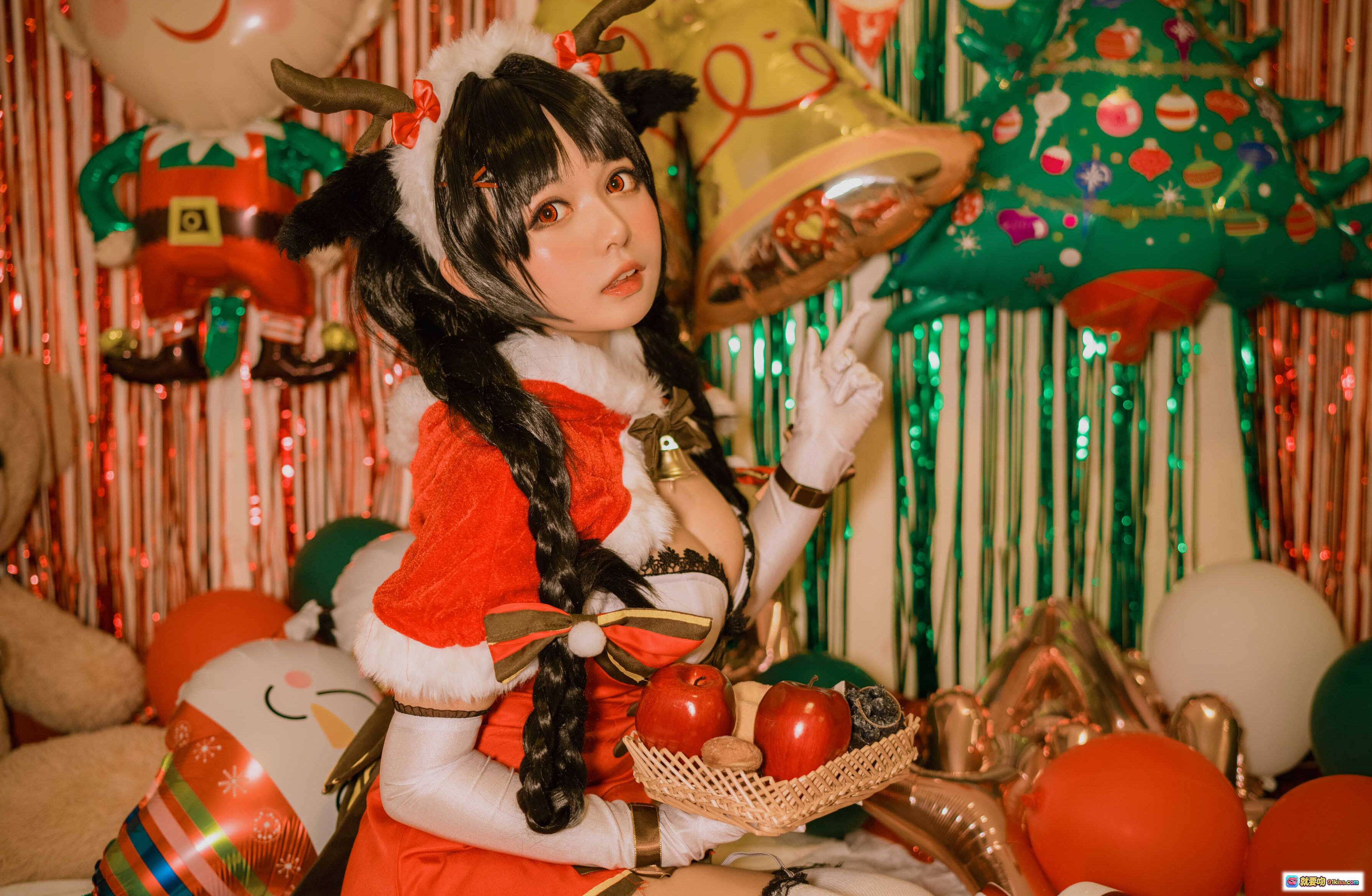 图片[8] - 黑猫猫OvO NO.019 大潮圣诞写真 16P 415MB 圣诞主题 Cosplay 美少女 节日氛围 气球装饰 鹿玩偶 毛绒玩具 床拍 甜美可爱 高清图集 - 就要吻