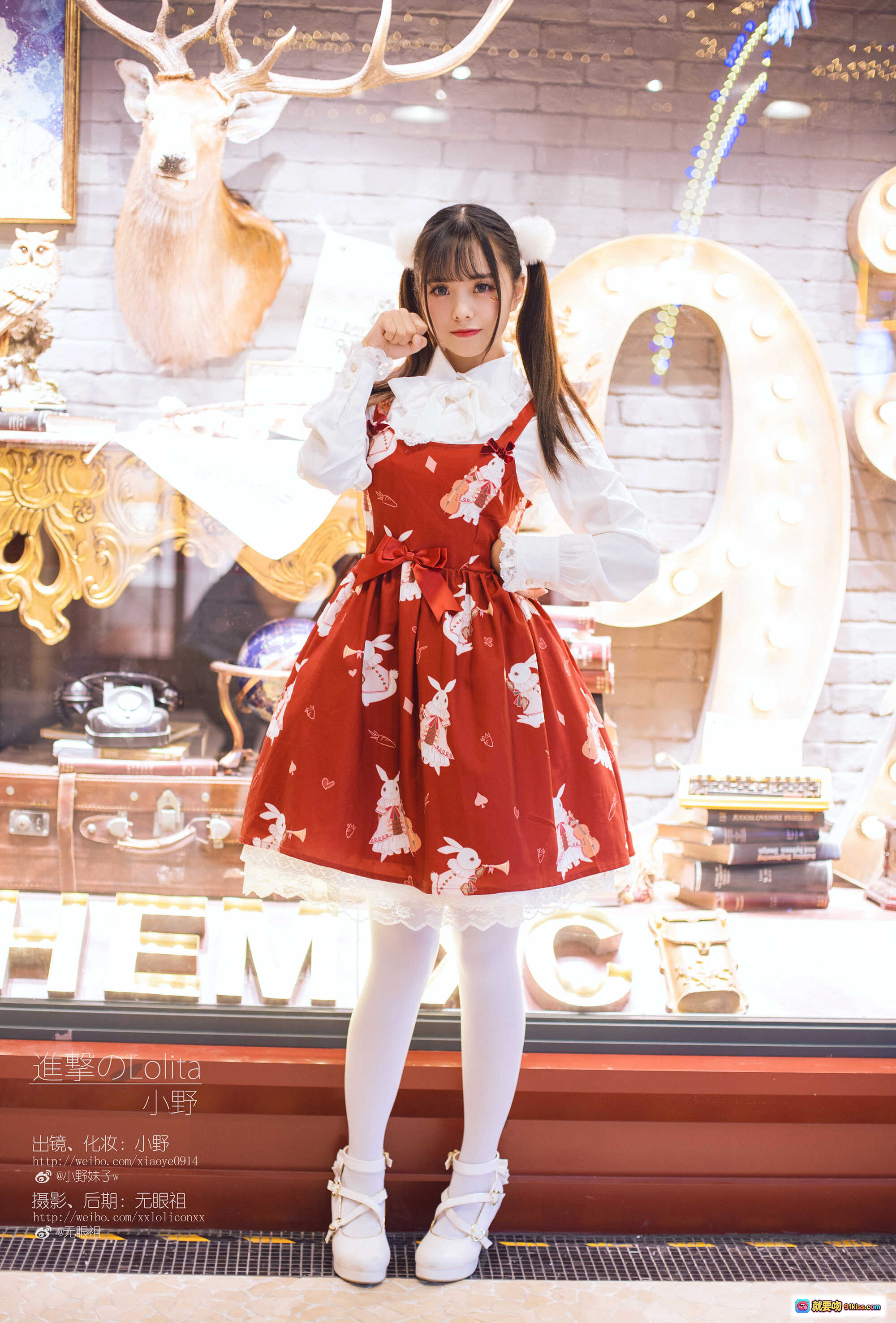 图片[10] - 小野妹子W NO.029 洛丽塔写真 | 红白蕾丝裙+双马尾+英伦巴士背景 | 14P高清美图 - 就要吻